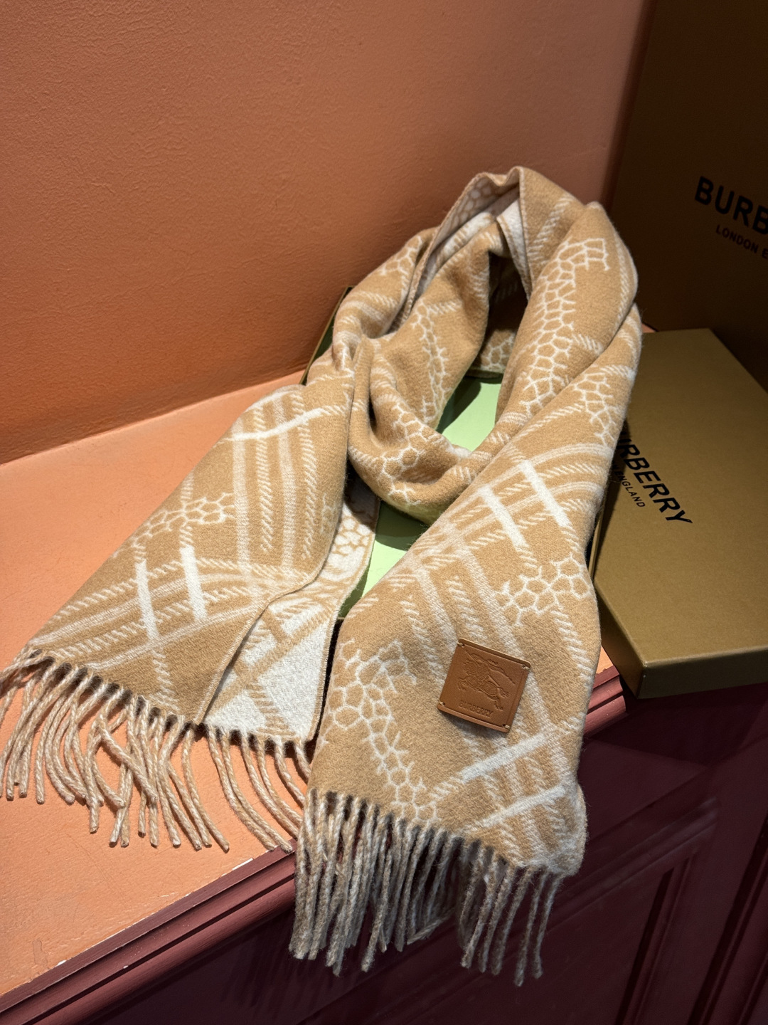 双面围巾 🆕Burberry · 巴宝莉格子围巾❗️好看的要疯掉了，太有型太有魅力了❗️❗️非常斯文时尚