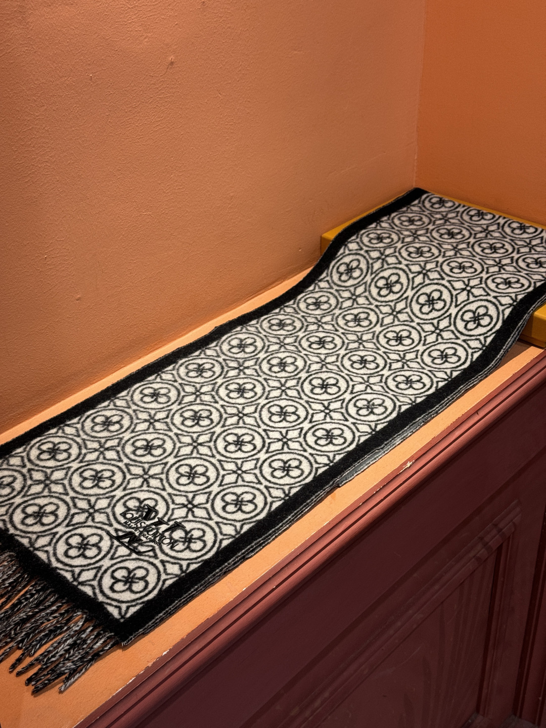 🌾Lv爆款经典四叶草🍀双面提花爆款围巾🧣！！！非常百搭的一款，搭配大衣，毛衣都非常高级，尺寸刚刚好，及保