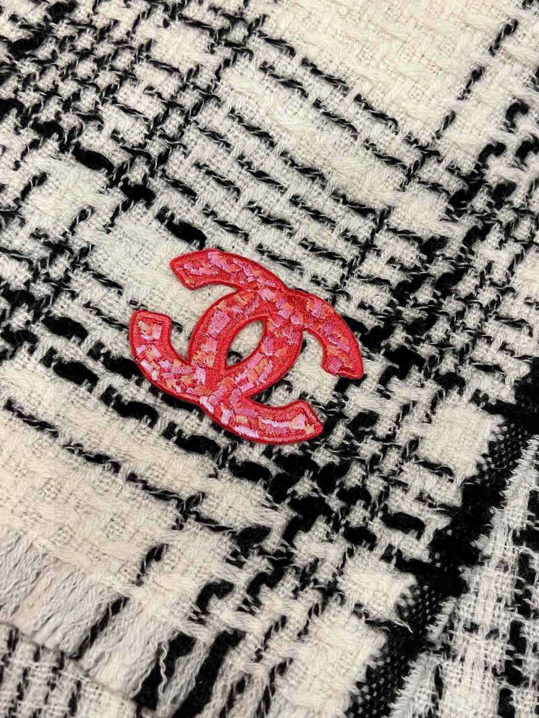 ‼️新😘😘香奈儿（CHANEL）年度最美‼️ 【双C编织格纹披肩】独家渠道原单货‼️年度最新力作 顶极高