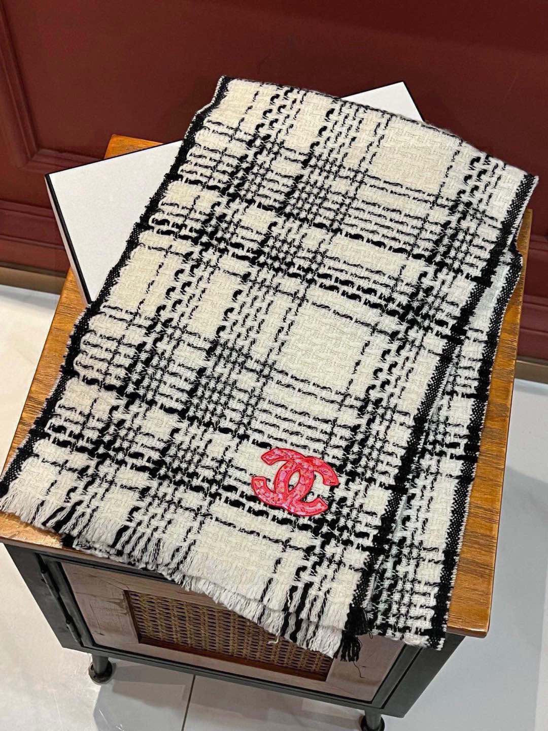 ‼️新😘😘香奈儿（CHANEL）年度最美‼️ 【双C编织格纹披肩】独家渠道原单货‼️年度最新力作 顶极高