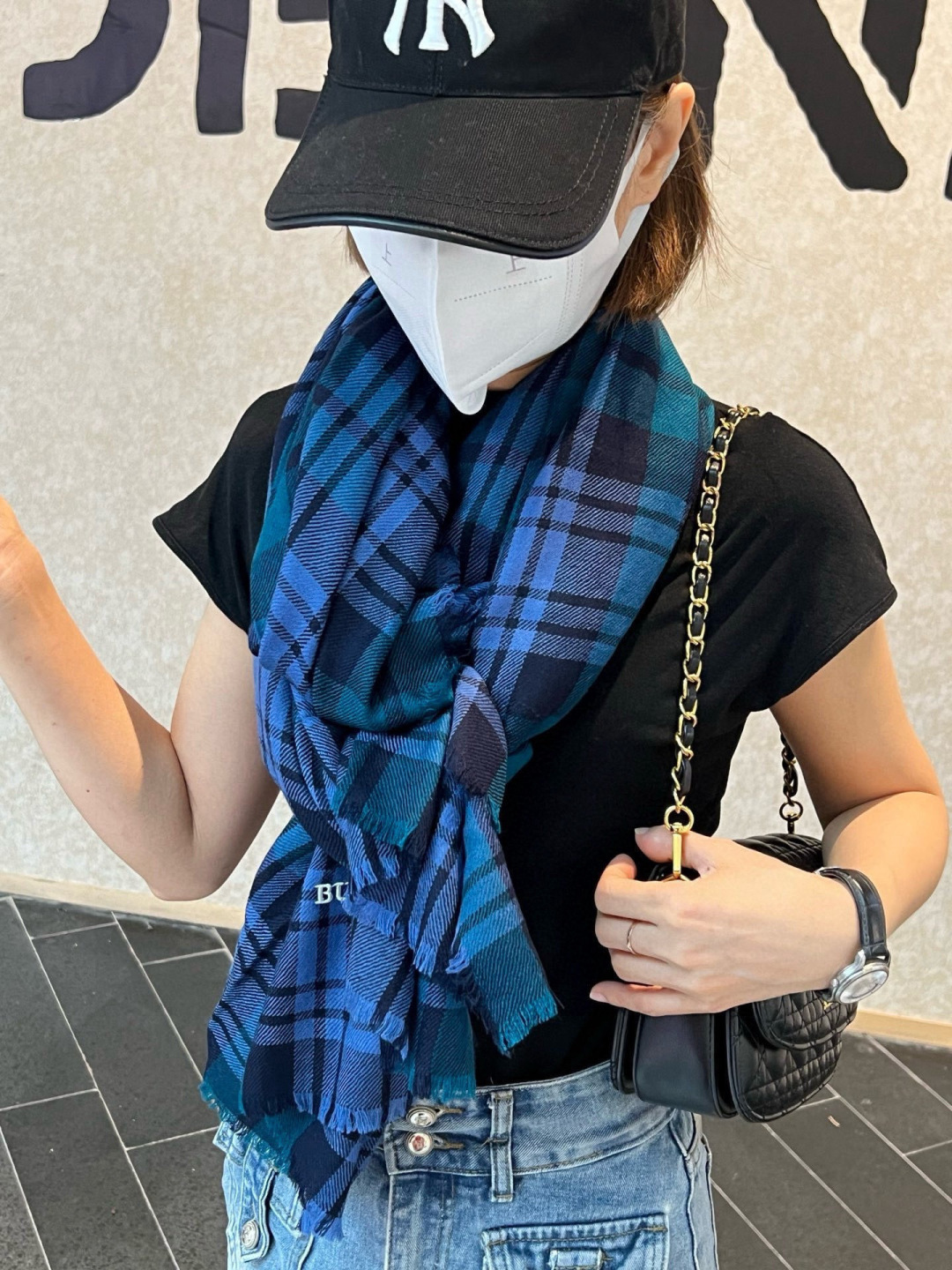 【巴宝莉】...刺绣战马✨进口尼泊尔羊绒顶级刺绣围巾....高尖端产物...绝对令人尖叫的品质...时尚