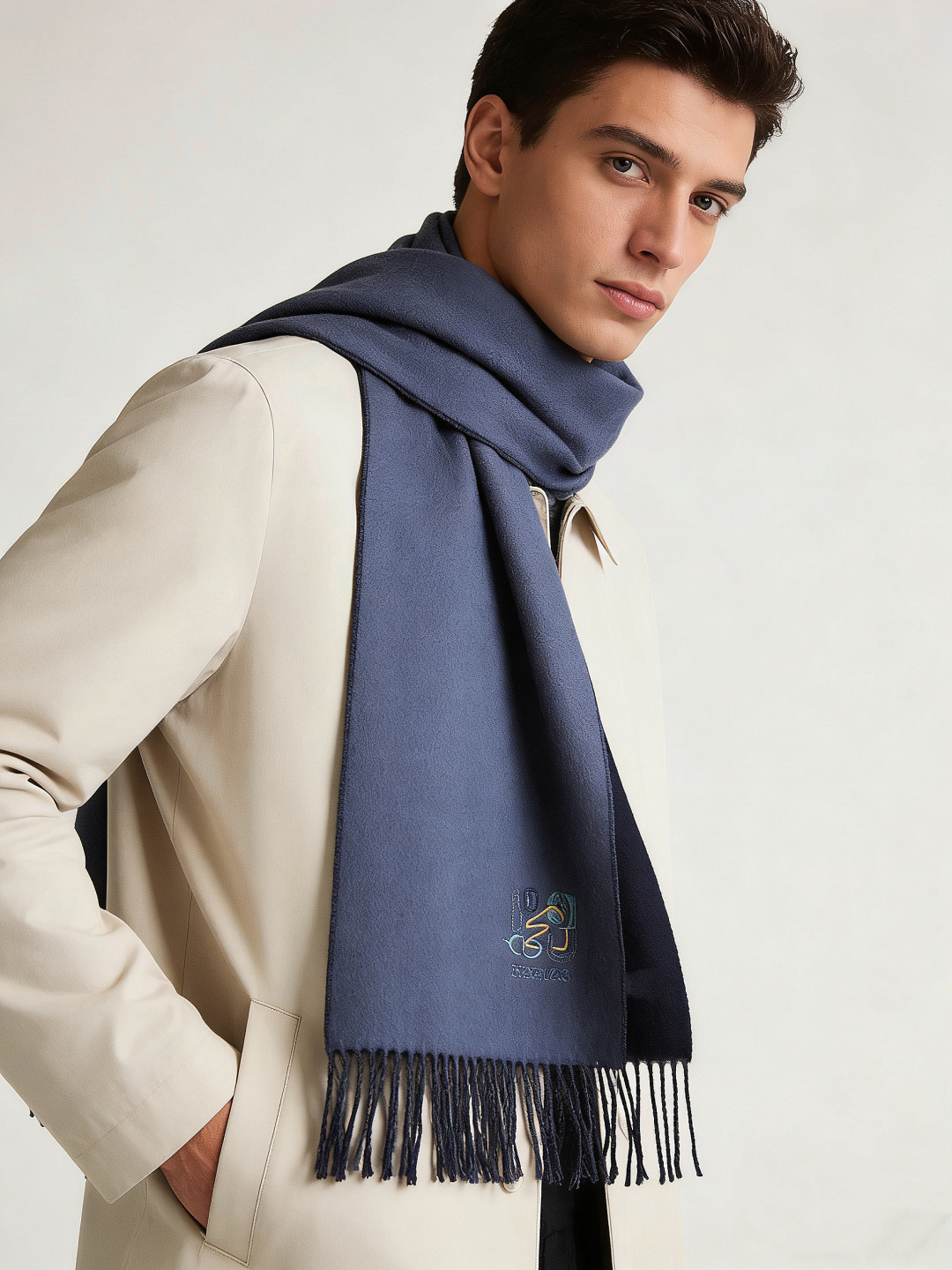 爱马仕👍巴黎时装展商务男士女士羊绒围巾。代工厂臻选上乘的超细羊绒纤维 进行纯手工精梳处理 耗时耗力 再以