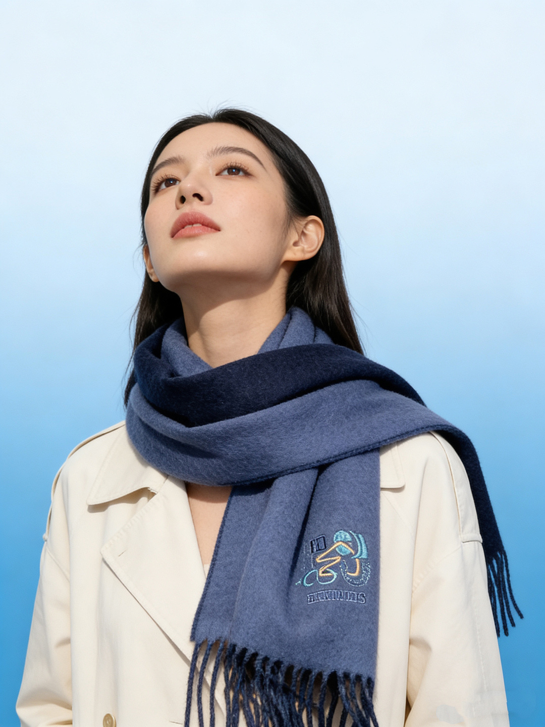 爱马仕👍巴黎时装展商务男士女士羊绒围巾。代工厂臻选上乘的超细羊绒纤维 进行纯手工精梳处理 耗时耗力 再以