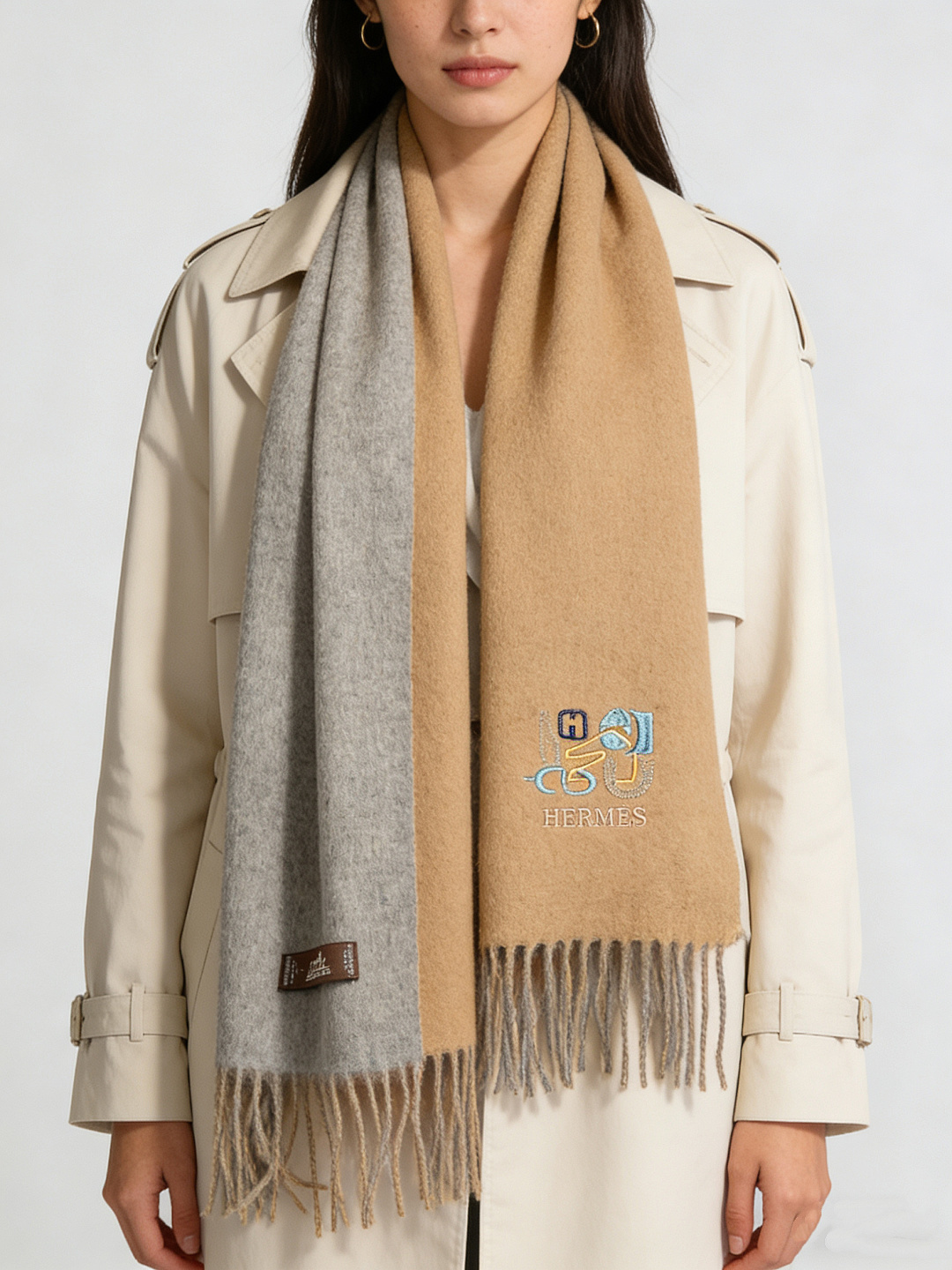 爱马仕👍巴黎时装展商务男士女士羊绒围巾。代工厂臻选上乘的超细羊绒纤维 进行纯手工精梳处理 耗时耗力 再以