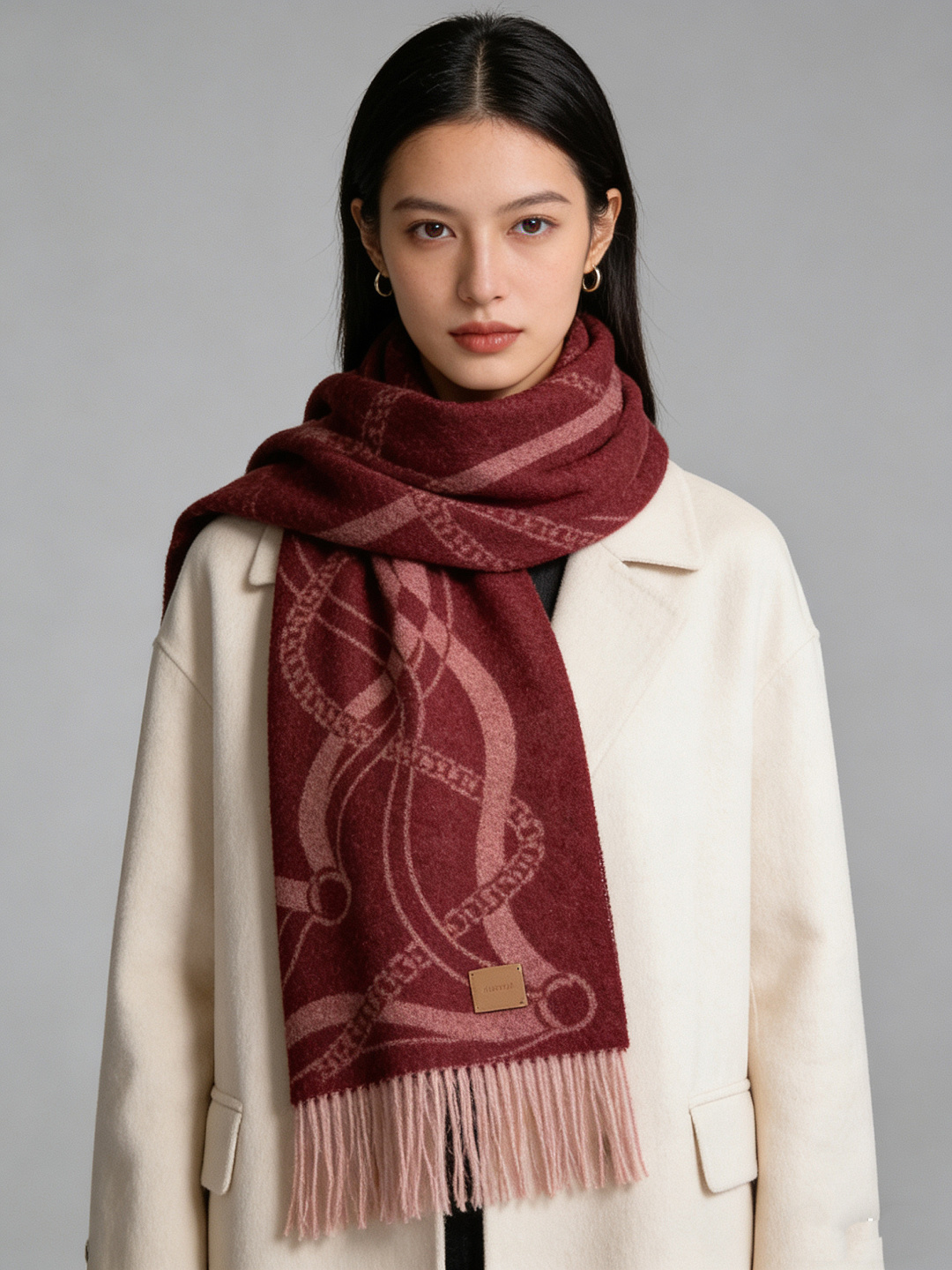 爱马仕👍巴黎时装展商务男士女士羊绒围巾。代工厂臻选上乘的超细羊绒纤维 进行纯手工精梳处理 耗时耗力 再以