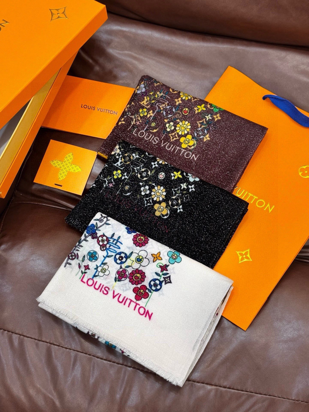 会发光发亮的围巾25年新品🌈上新 专柜同步材质 LV x TM Monogram SuPerflat F