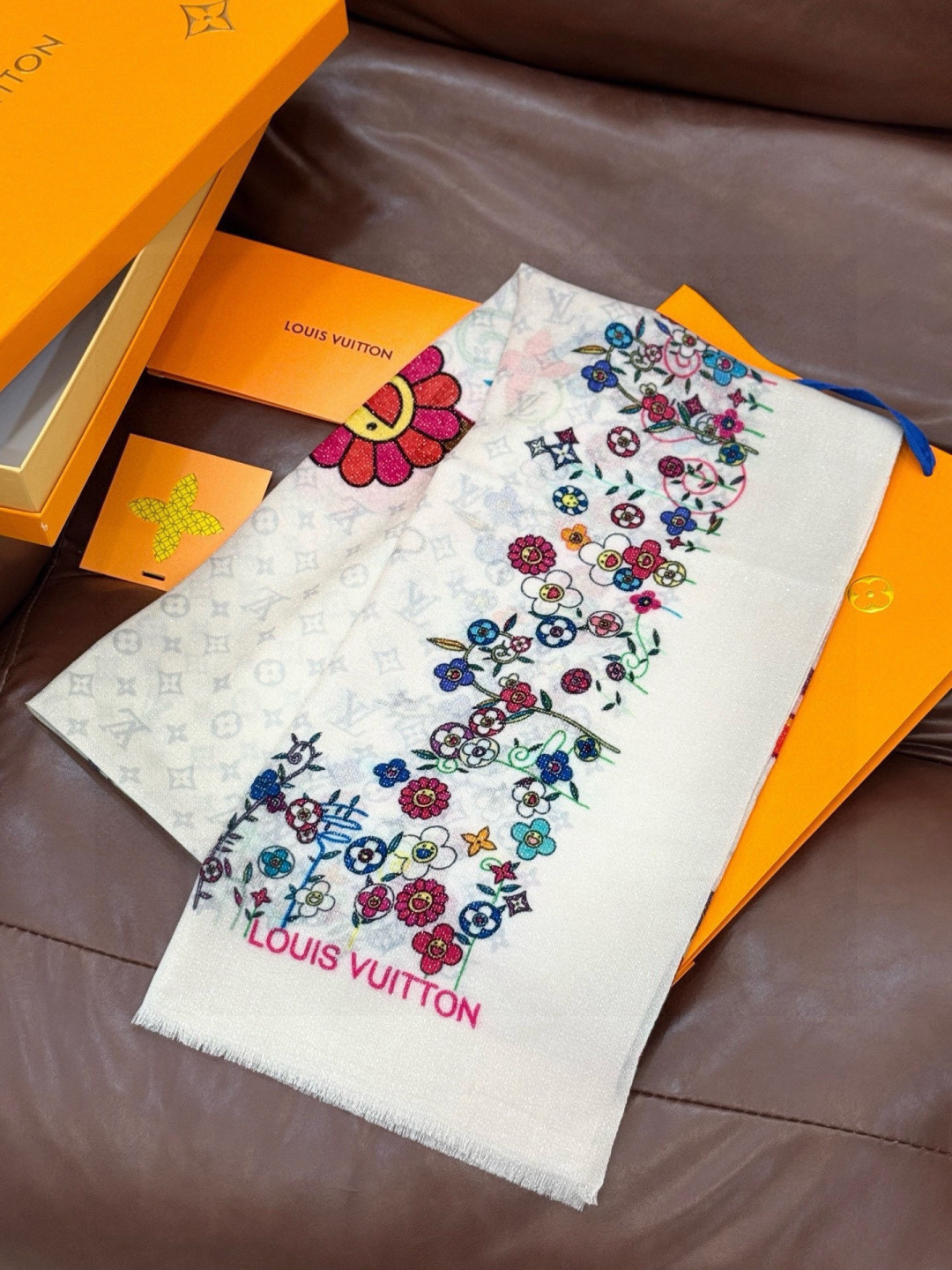 会发光发亮的围巾25年新品🌈上新 专柜同步材质 LV x TM Monogram SuPerflat F