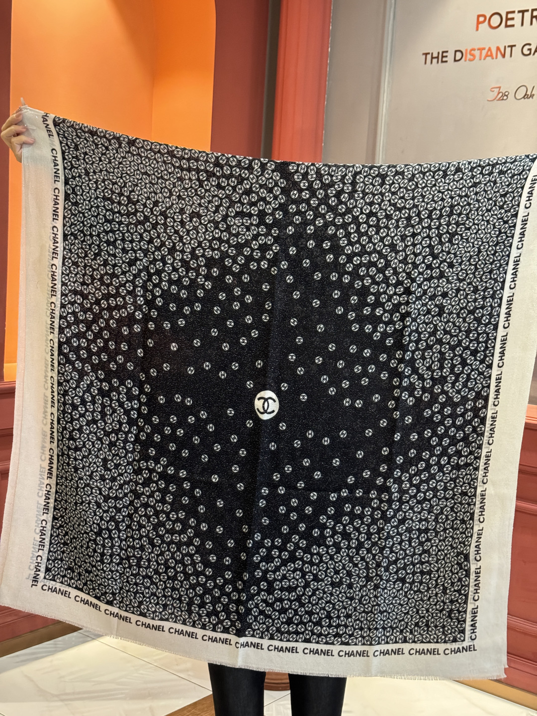 上新🌟 会发光发亮的围巾 💄💋新款客供银线💖羊绒面料长巾 😘美翻了[流泪]【小香银线图标】，御用殿堂级极