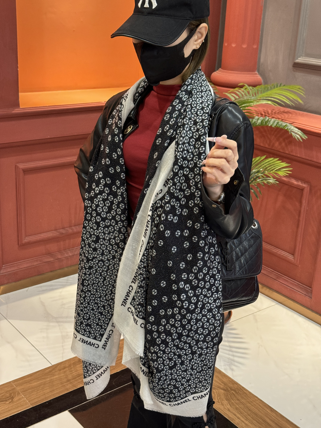 上新🌟 会发光发亮的围巾 💄💋新款客供银线💖羊绒面料长巾 😘美翻了[流泪]【小香银线图标】，御用殿堂级极