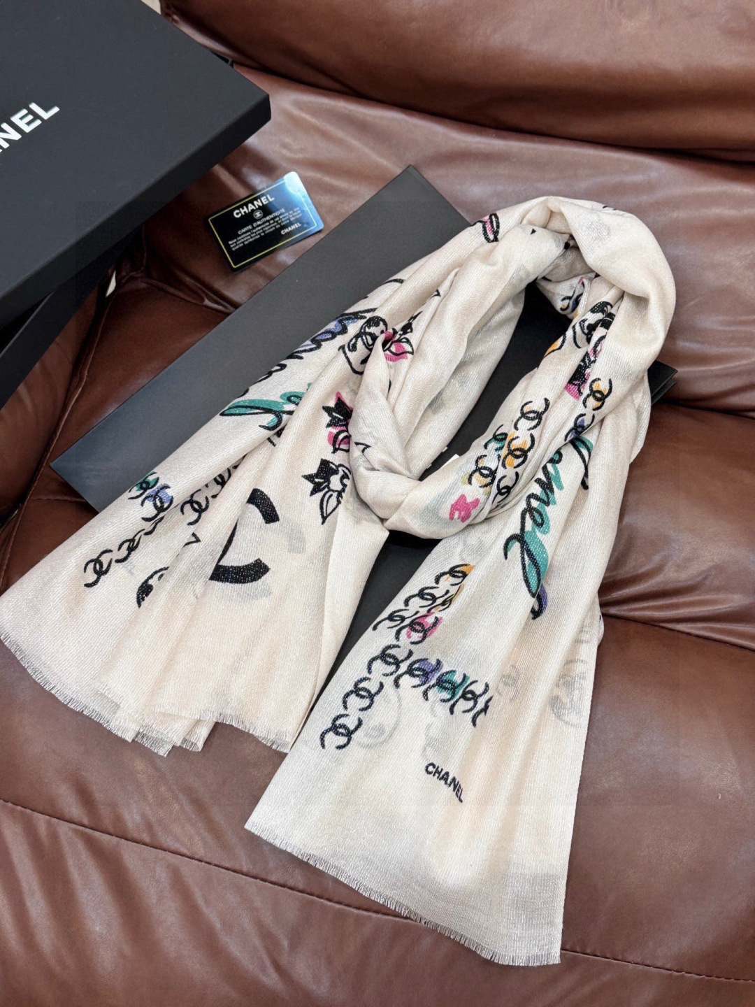上新🌟 会发光发亮的围巾 💄💋新款客供银线💖羊绒面料长巾 😘美翻了[流泪]【手绘LOGO银线长巾】御用殿