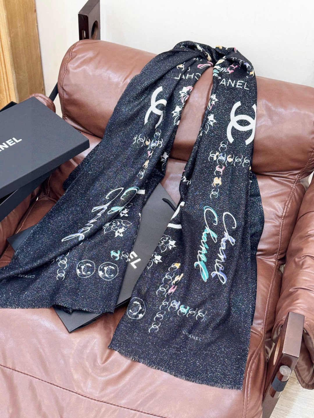 上新🌟 会发光发亮的围巾 💄💋新款客供银线💖羊绒面料长巾 😘美翻了[流泪]【手绘LOGO银线长巾】御用殿