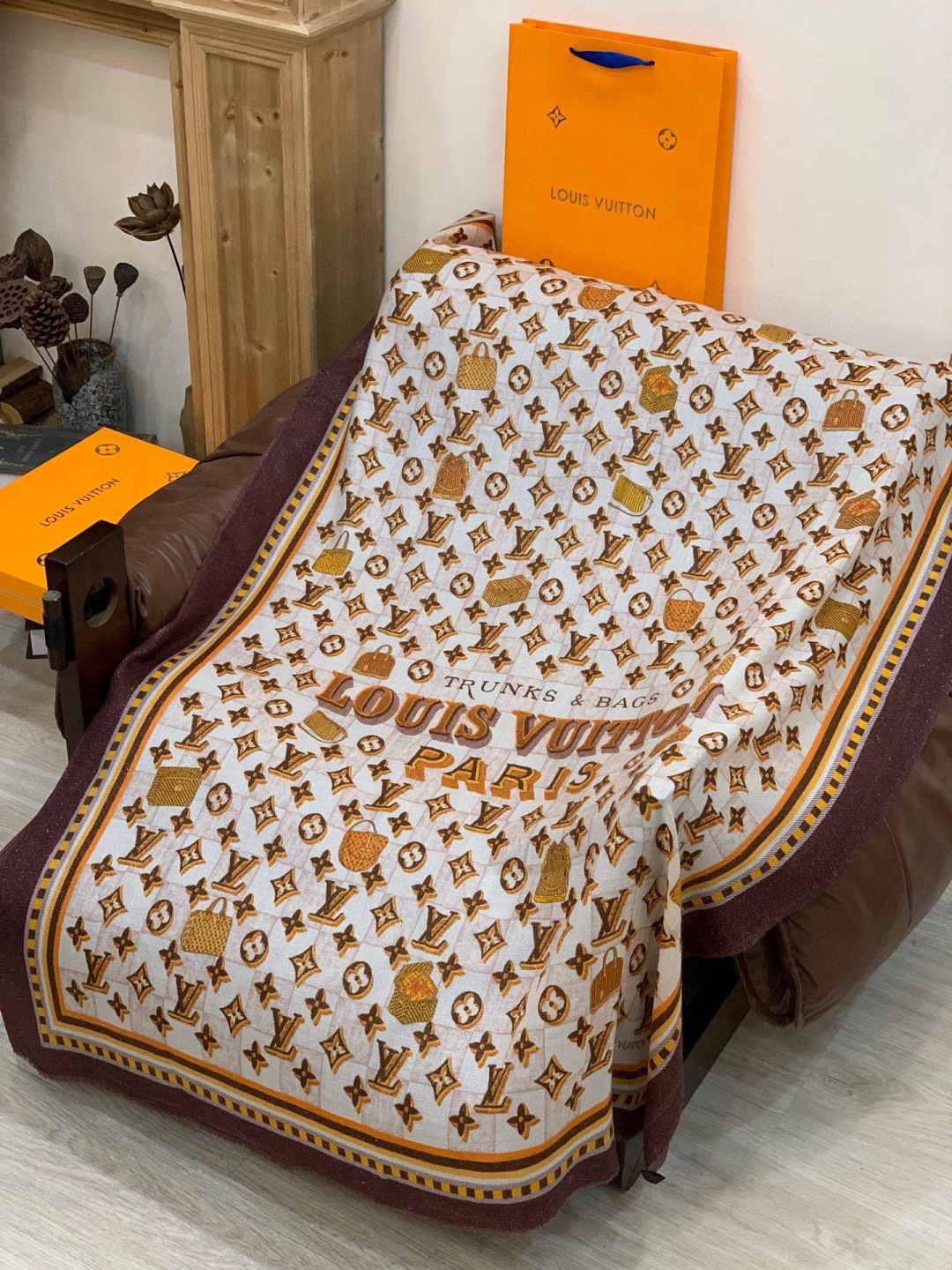 会发光发亮的围巾银丝羊绒长巾✨专柜同步‼️真心赞‼️驴家【L字母与花纹长巾】路易威登经典 Monogra