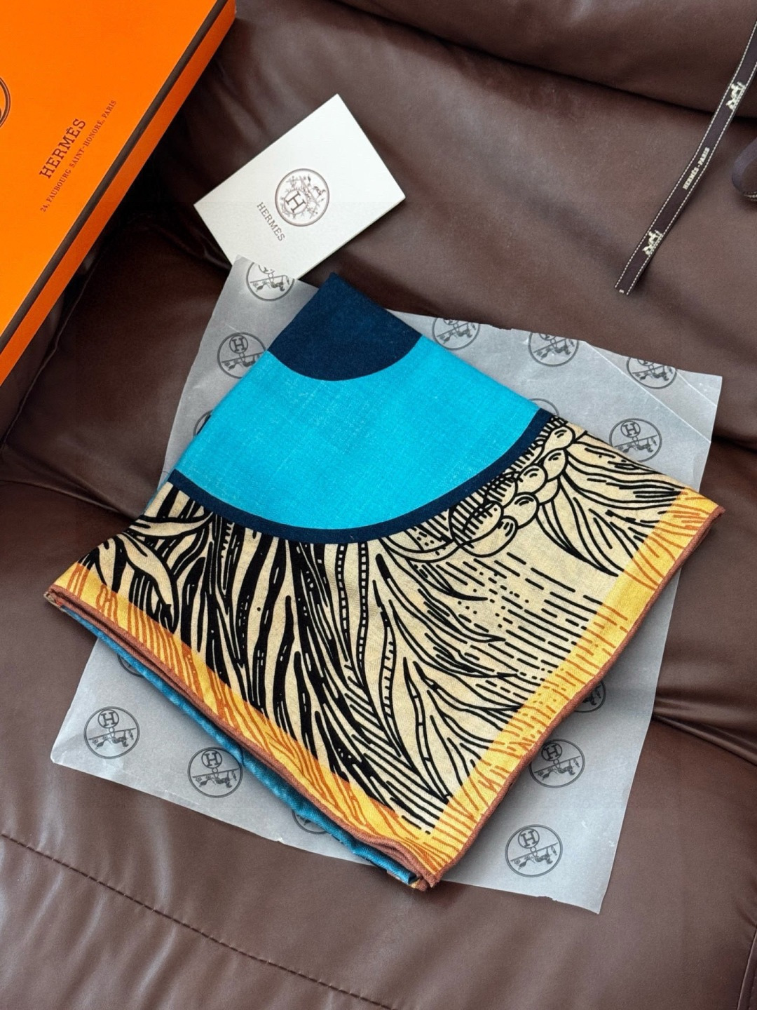 H，目前最热门的 “超现实爱马仕枢纽” 风靡全宇宙，听名字就充斥着未来空间♥️艺术品一样的存在，会绝版的