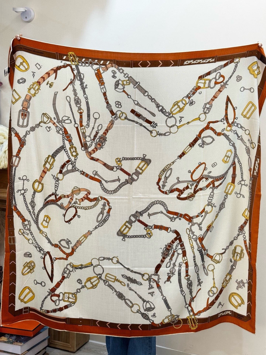 羊绒新款🆕👏👏买了都说好看‼️推荐💕爱马仕双面同色羊绒方巾【跃动的马儿双面同色140】，顶级工艺超值‼️