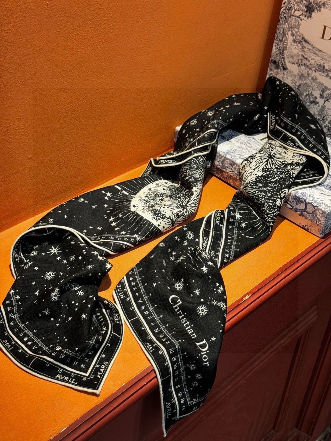 上新💞D家丝巾｛140cm真丝羊绒｝桑蚕丝+羊绒现由彼得罗•鲁福 (Pietro RUffo） 设计的D