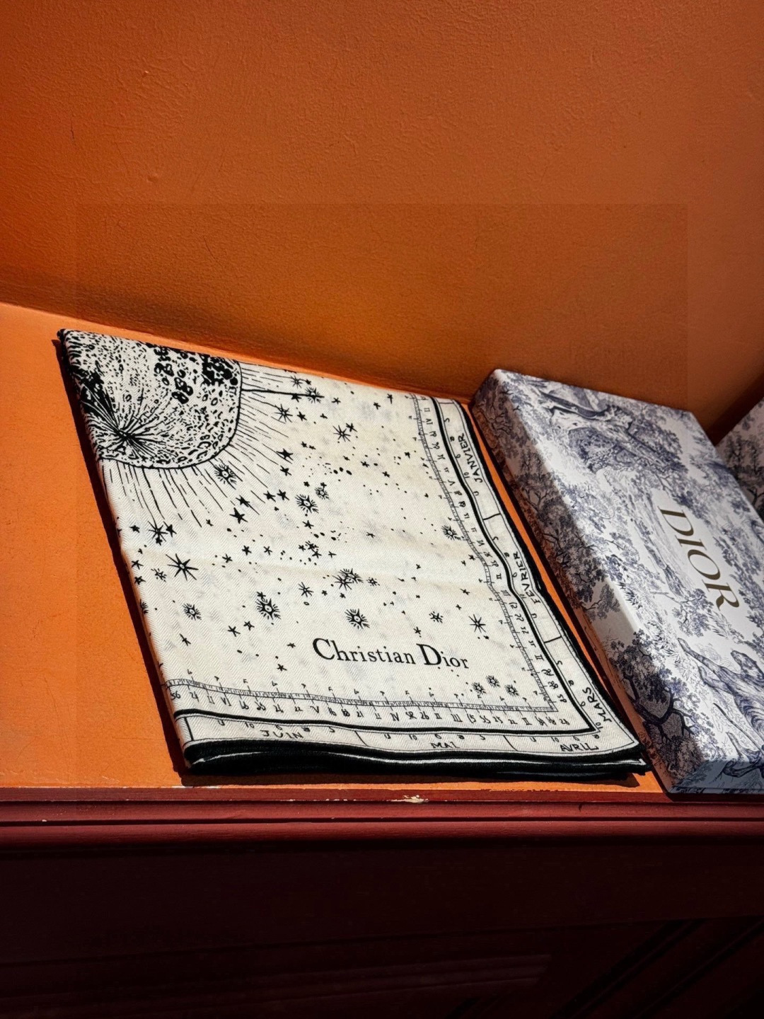 上新💞D家丝巾｛140cm真丝羊绒｝桑蚕丝+羊绒现由彼得罗•鲁福 (Pietro RUffo） 设计的D