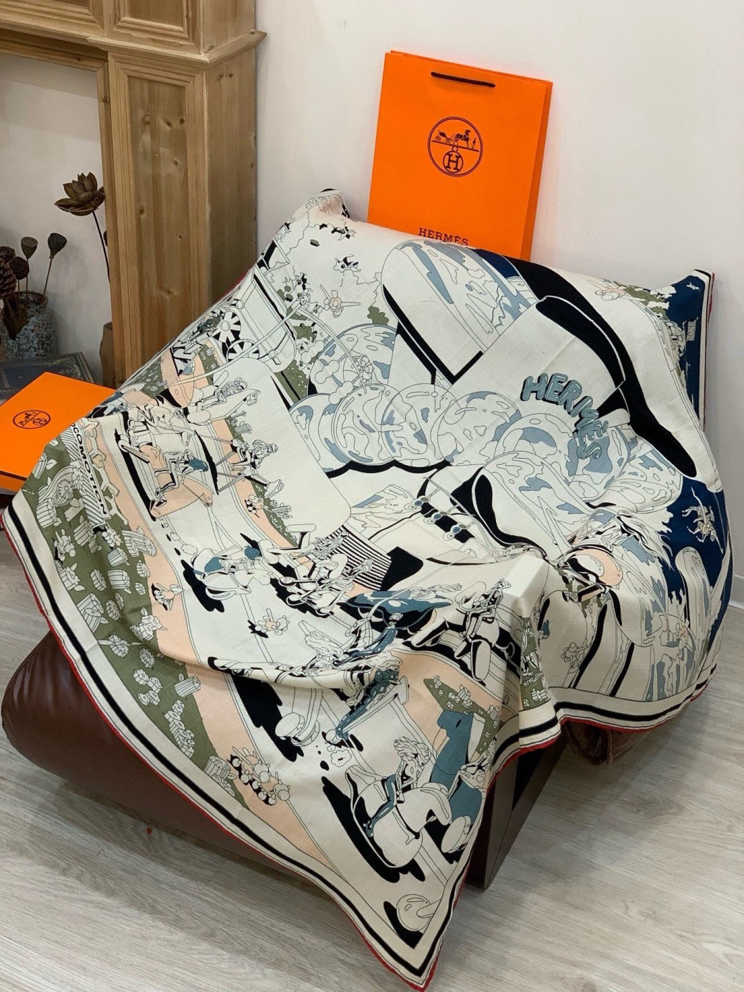 H，目前最热门的 “超现实爱马仕枢纽” 风靡全宇宙，听名字就充斥着未来空间♥️艺术品一样的存在，会绝版的