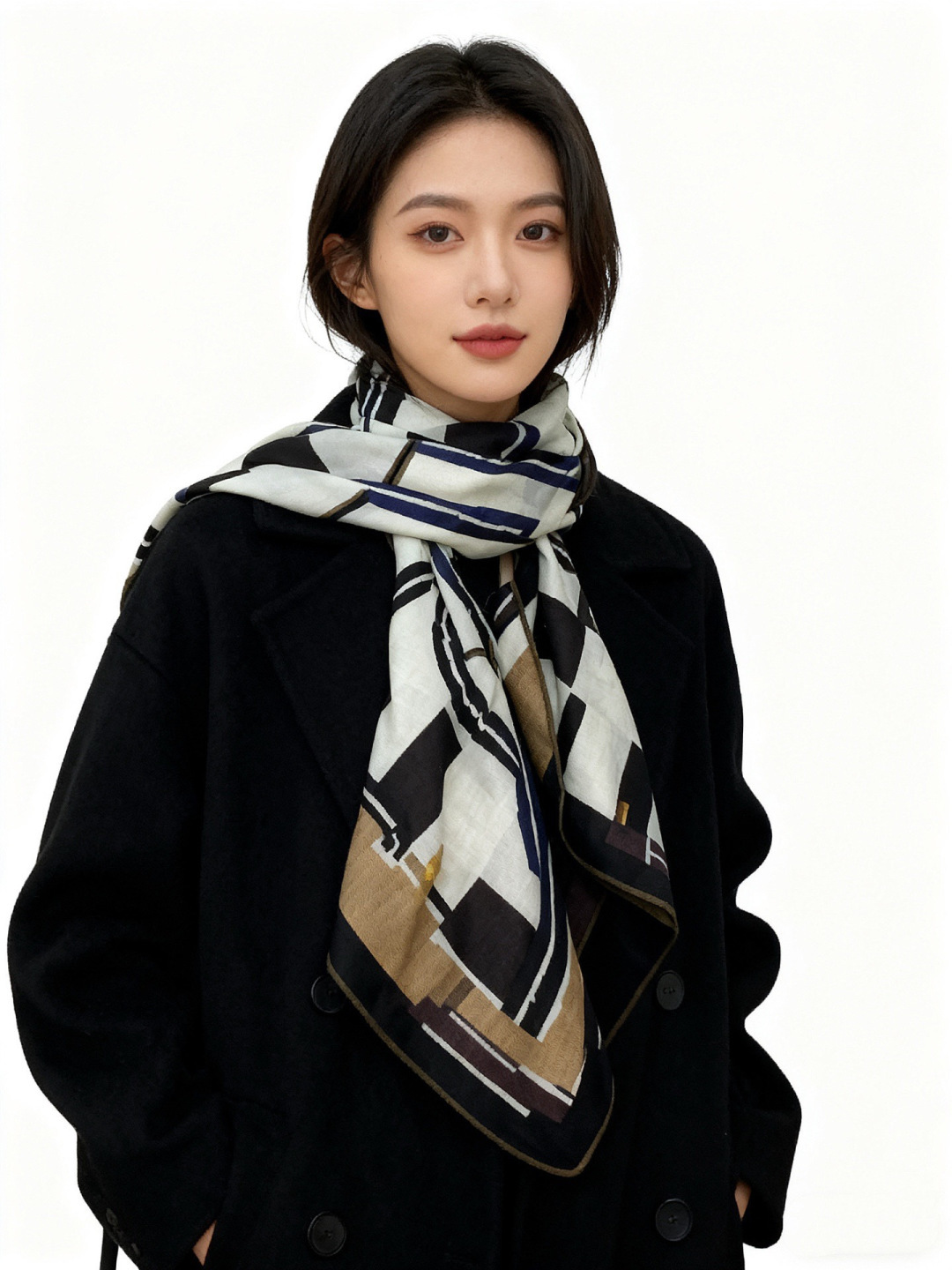 爱马仕“格纹马面罩” 140丝绒双面同色披肩手工卷边丝绒方巾（30%桑蚕丝70%羊绒）这款经典单品展现强