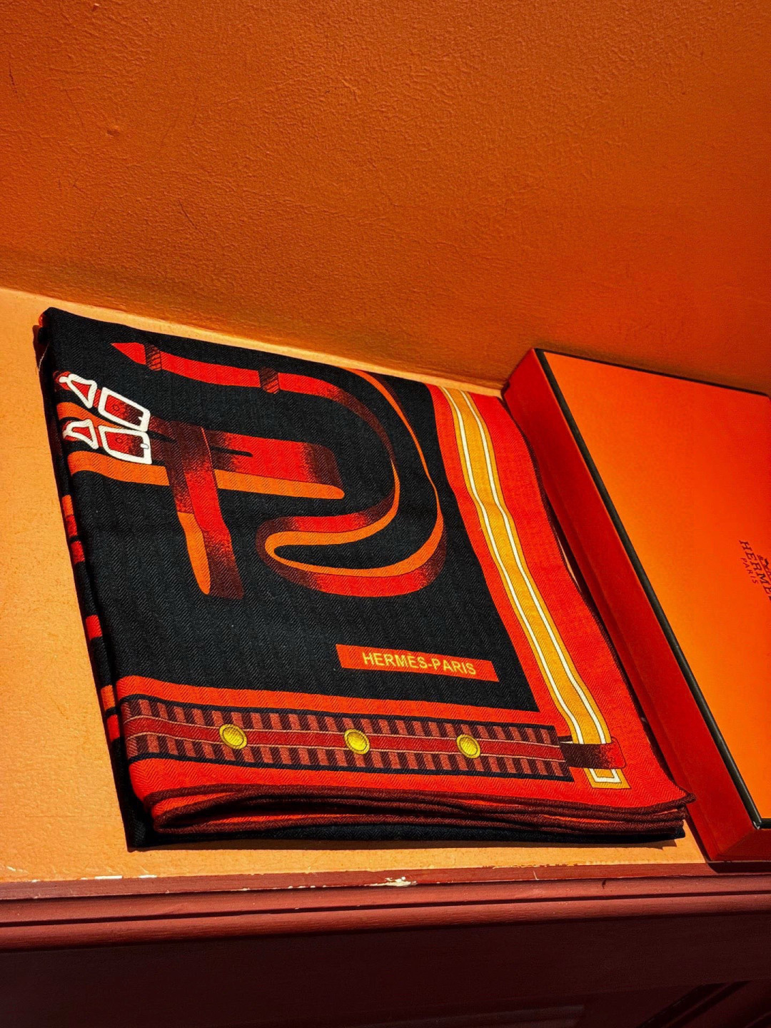 ❄️【双面同色】原单爱马仕140cm丝绒方巾💕 《马术密匙》，十九世纪的商品图录汇集了手工匠们的系列产品