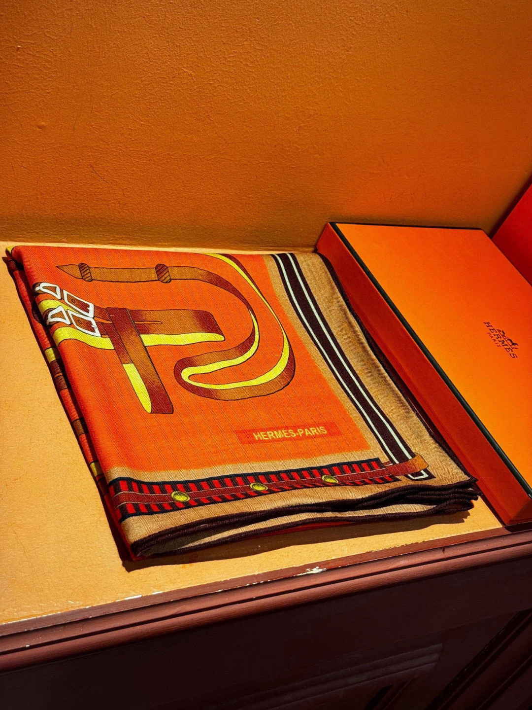 ❄️【双面同色】原单爱马仕140cm丝绒方巾💕 《马术密匙》，十九世纪的商品图录汇集了手工匠们的系列产品