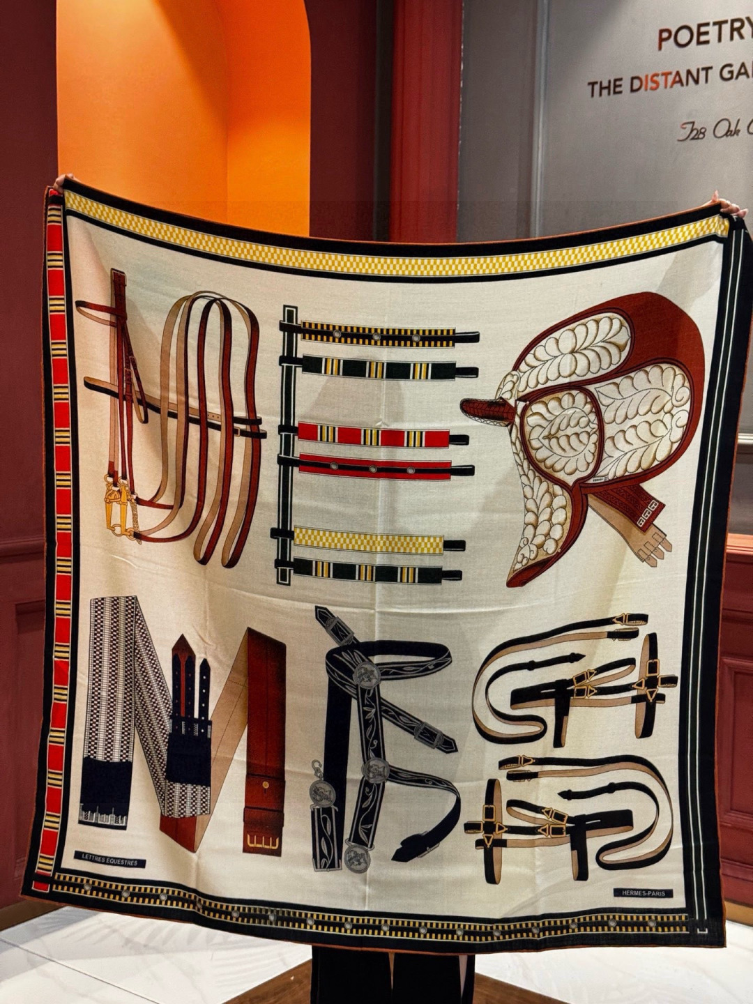 双面同色140cm丝绒方巾💕 《马术密匙》，十九世纪的商品图录汇集了手工匠们的系列产品，或许其中潜藏着某