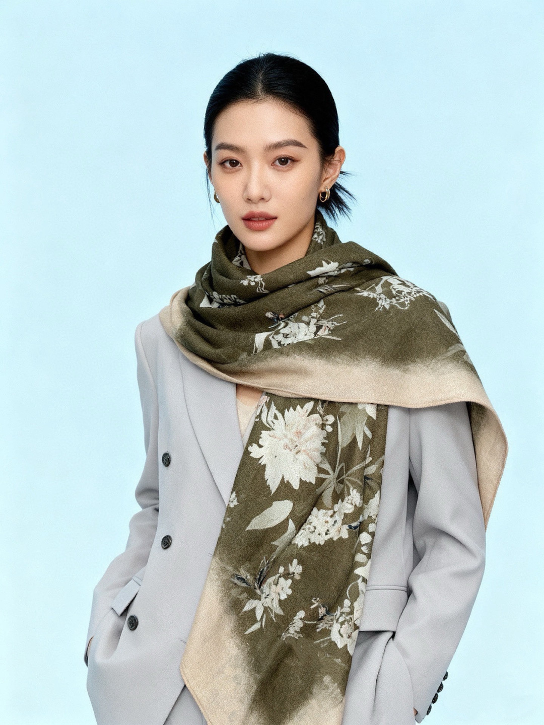 Dior 140丝绒双面同色印花披肩Millefiori 图案这款披肩饰以多色 Millefiori 图