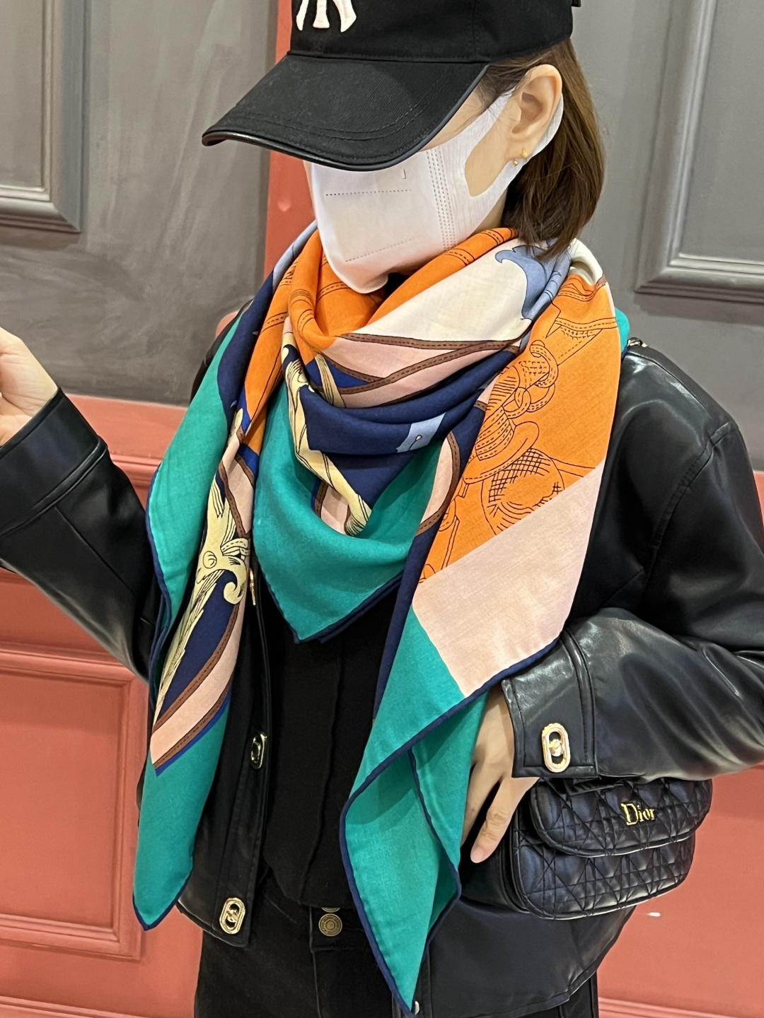 新款💖🏻🏻推荐💕【马术指导】140丝绒方巾，双面同色，顶级工艺超值‼️爱马仕专柜爆款立体呈现图案纹路实物