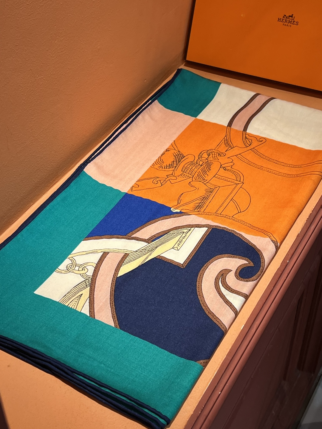 新款💖🏻🏻推荐💕【马术指导】140丝绒方巾，双面同色，顶级工艺超值‼️爱马仕专柜爆款立体呈现图案纹路实物