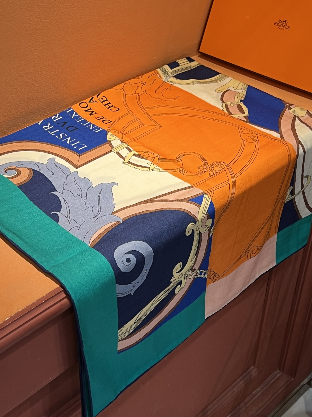 新款💖🏻🏻推荐💕【马术指导】140丝绒方巾，双面同色，顶级工艺超值‼️爱马仕专柜爆款立体呈现图案纹路实物