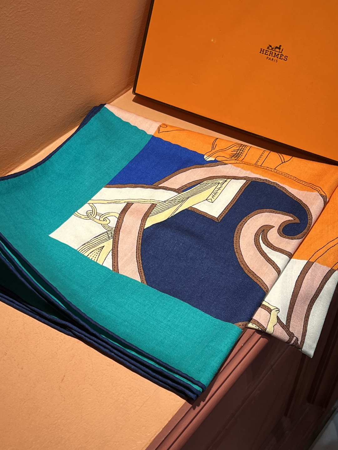 新款💖🏻🏻推荐💕【马术指导】140丝绒方巾，双面同色，顶级工艺超值‼️爱马仕专柜爆款立体呈现图案纹路实物
