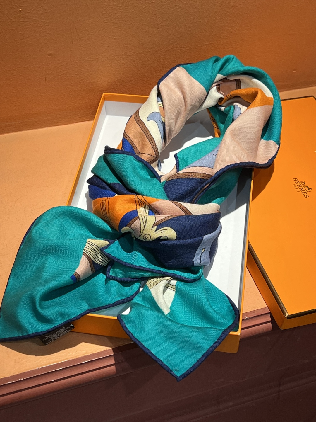 新款💖🏻🏻推荐💕【马术指导】140丝绒方巾，双面同色，顶级工艺超值‼️爱马仕专柜爆款立体呈现图案纹路实物