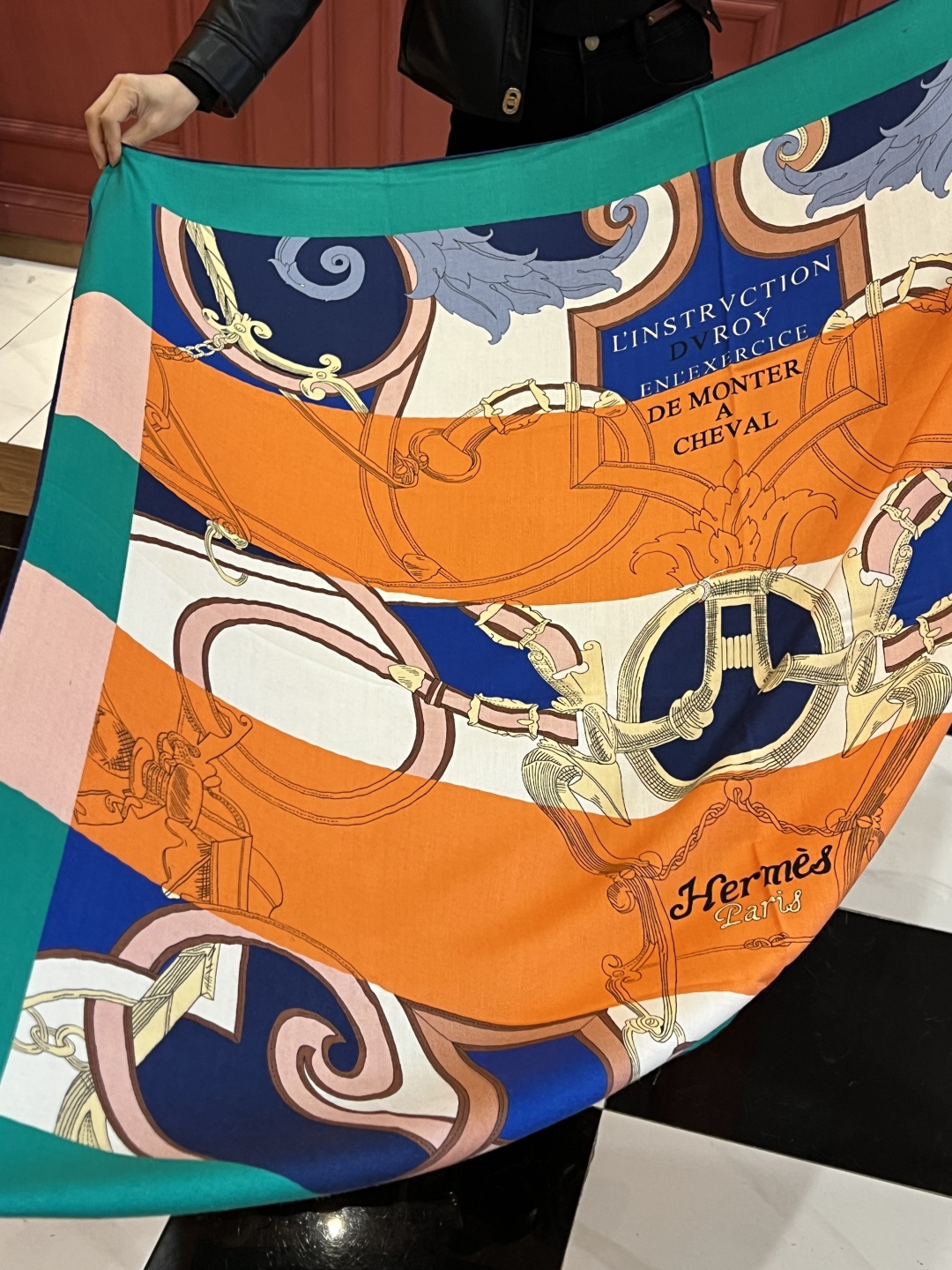 新款💖🏻🏻推荐💕【马术指导】140丝绒方巾，双面同色，顶级工艺超值‼️爱马仕专柜爆款立体呈现图案纹路实物