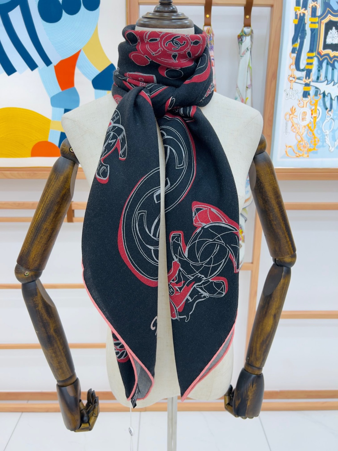 【秋冬搭配利器❗️顶级双配色双面版真丝羊绒披肩！！1条等于2条】点睛精彩，图案和配色都超级喜欢，又一款双