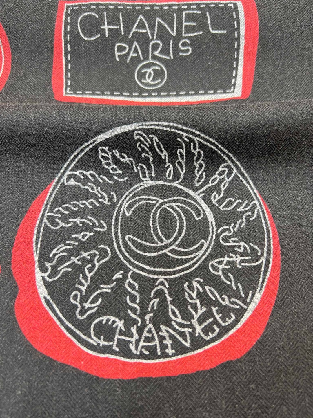 【秋冬搭配利器❗️顶级双配色双面版真丝羊绒披肩！！1条等于2条】点睛精彩，图案和配色都超级喜欢，又一款双