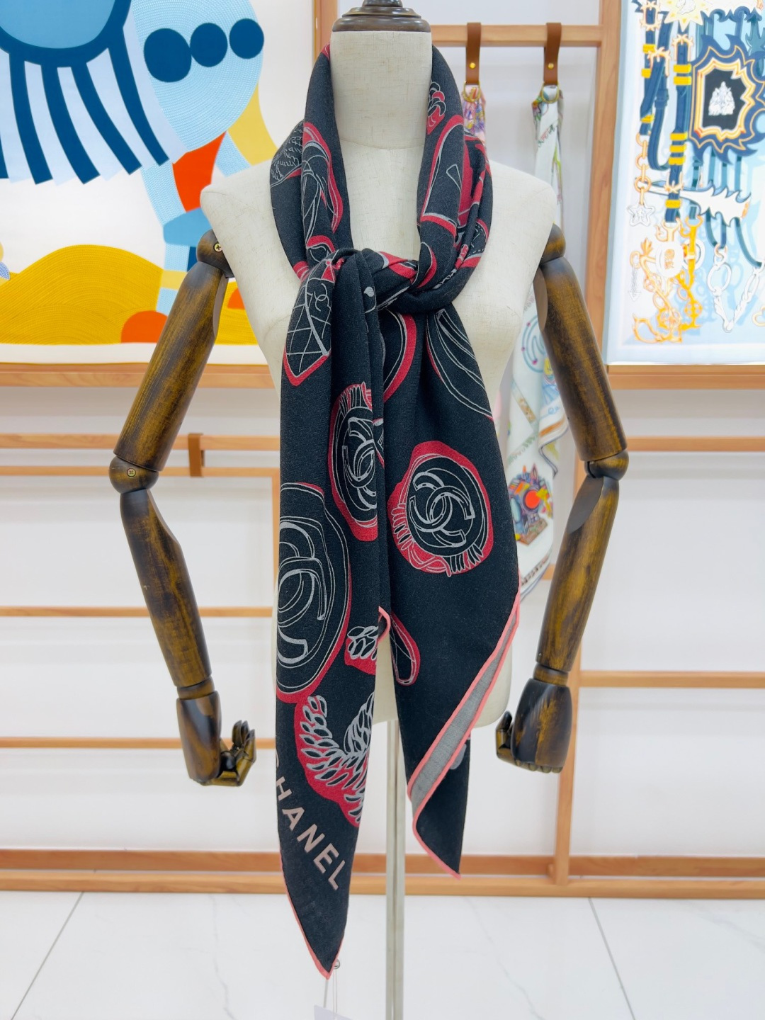 【秋冬搭配利器❗️顶级双配色双面版真丝羊绒披肩！！1条等于2条】点睛精彩，图案和配色都超级喜欢，又一款双