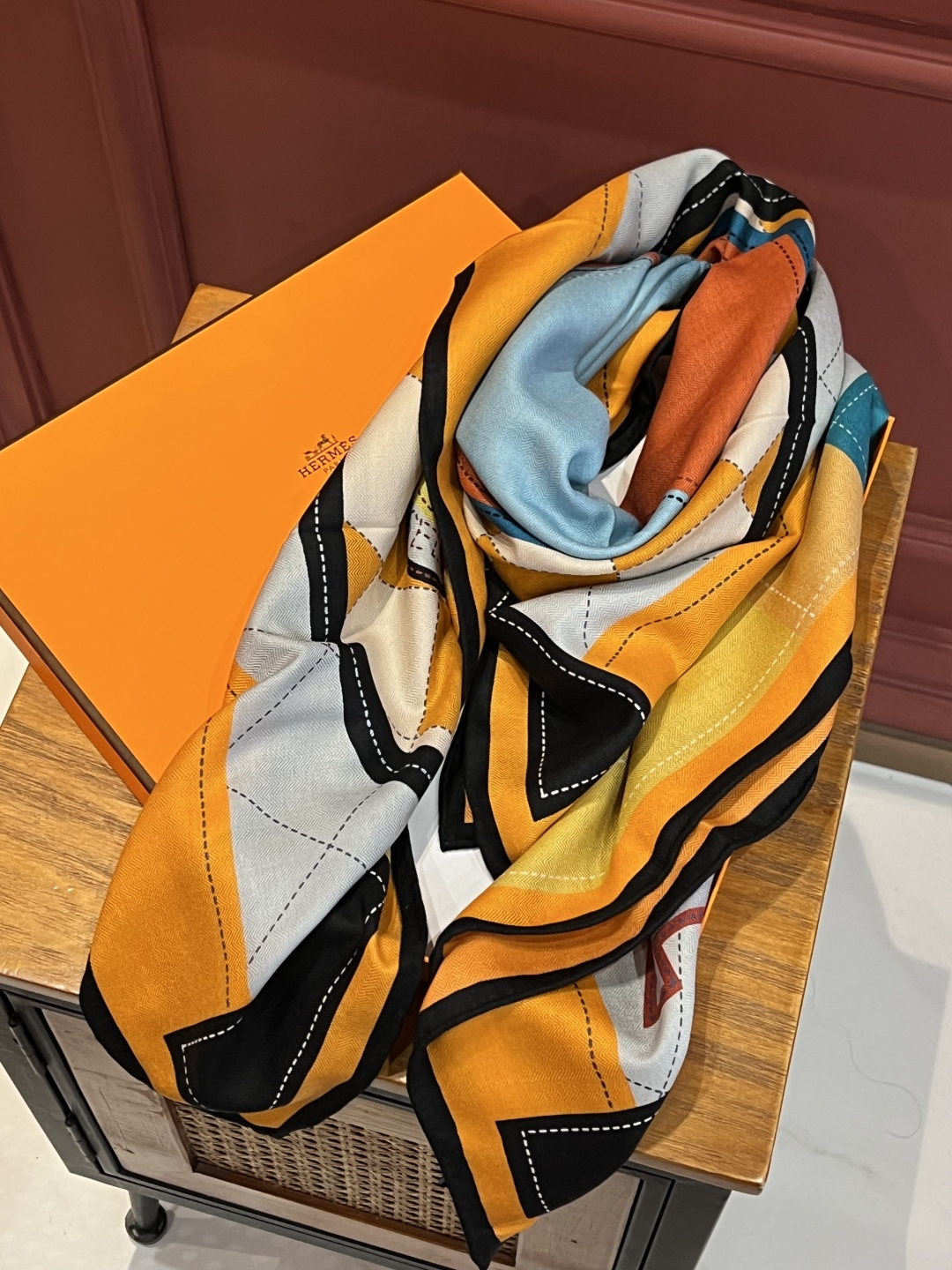 新款💖💖🏻🏻双面异色140丝绒方巾，顶级工艺超值‼️爱马仕专柜爆款立体呈现图案纹路实物档次极高特殊工艺高