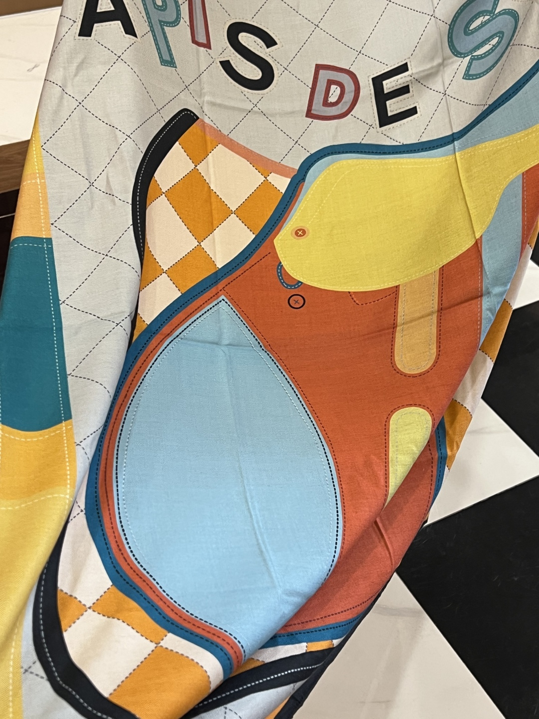 新款💖💖🏻🏻双面异色140丝绒方巾，顶级工艺超值‼️爱马仕专柜爆款立体呈现图案纹路实物档次极高特殊工艺高