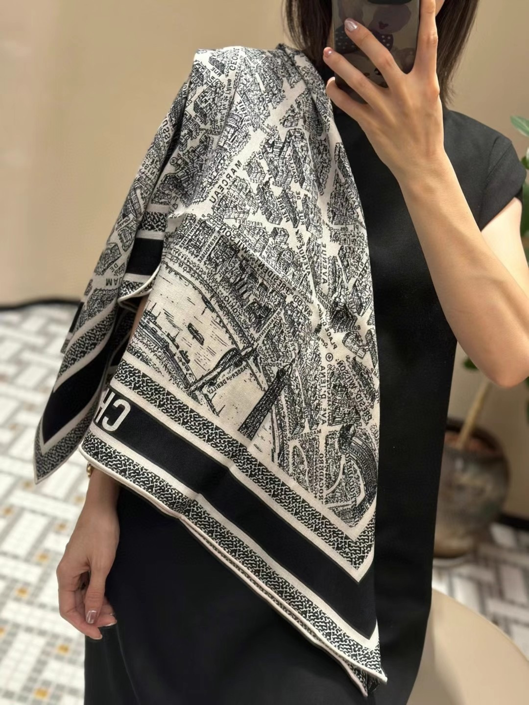 Dior ❤【️巴黎地图】黄金尺寸110*110双面同色丝绒方巾 不爱140繁复尺寸的姐妹可以选择110
