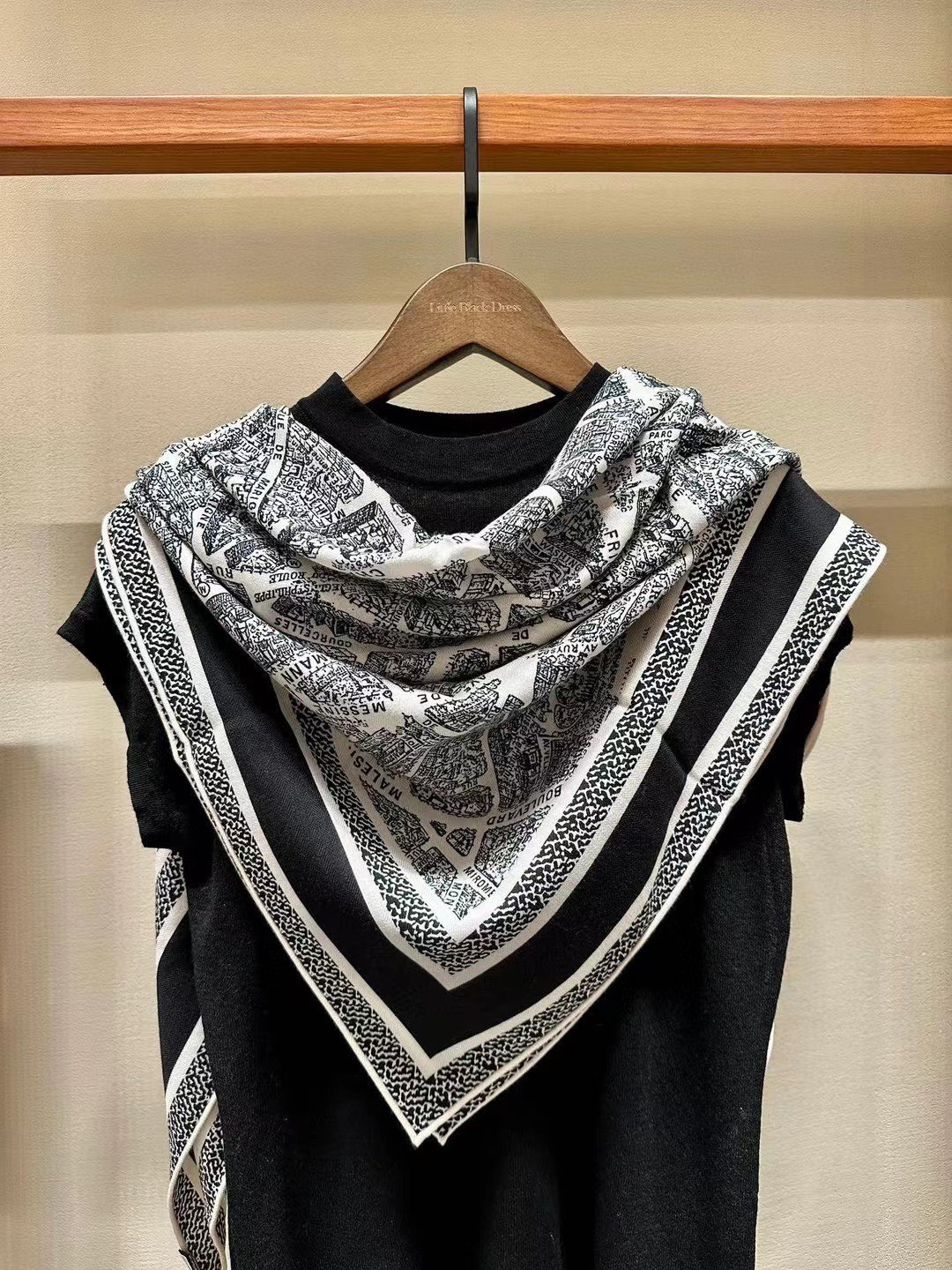 Dior ❤【️巴黎地图】黄金尺寸110*110双面同色丝绒方巾 不爱140繁复尺寸的姐妹可以选择110