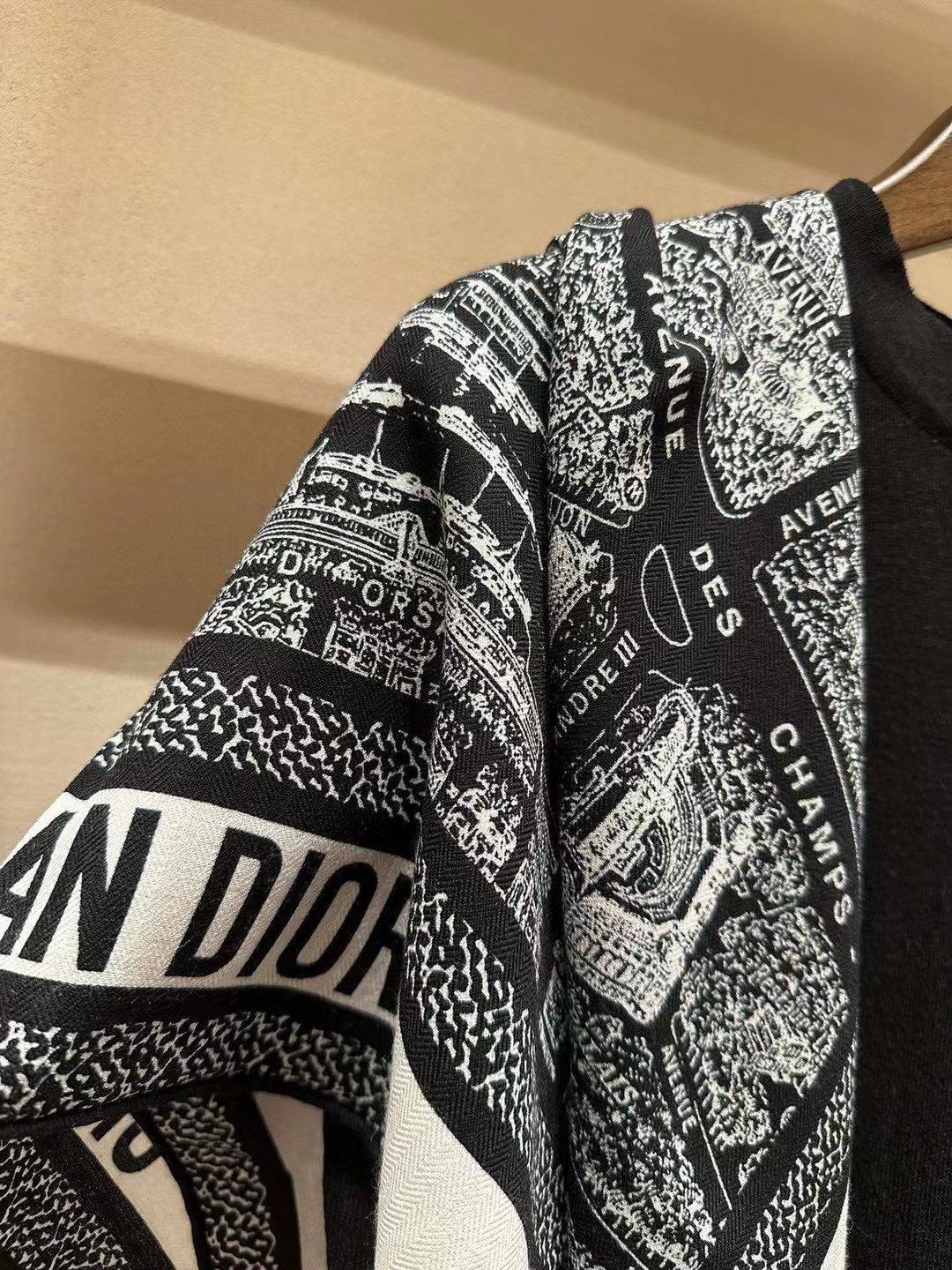 Dior ❤【️巴黎地图】黄金尺寸110*110双面同色丝绒方巾 不爱140繁复尺寸的姐妹可以选择110