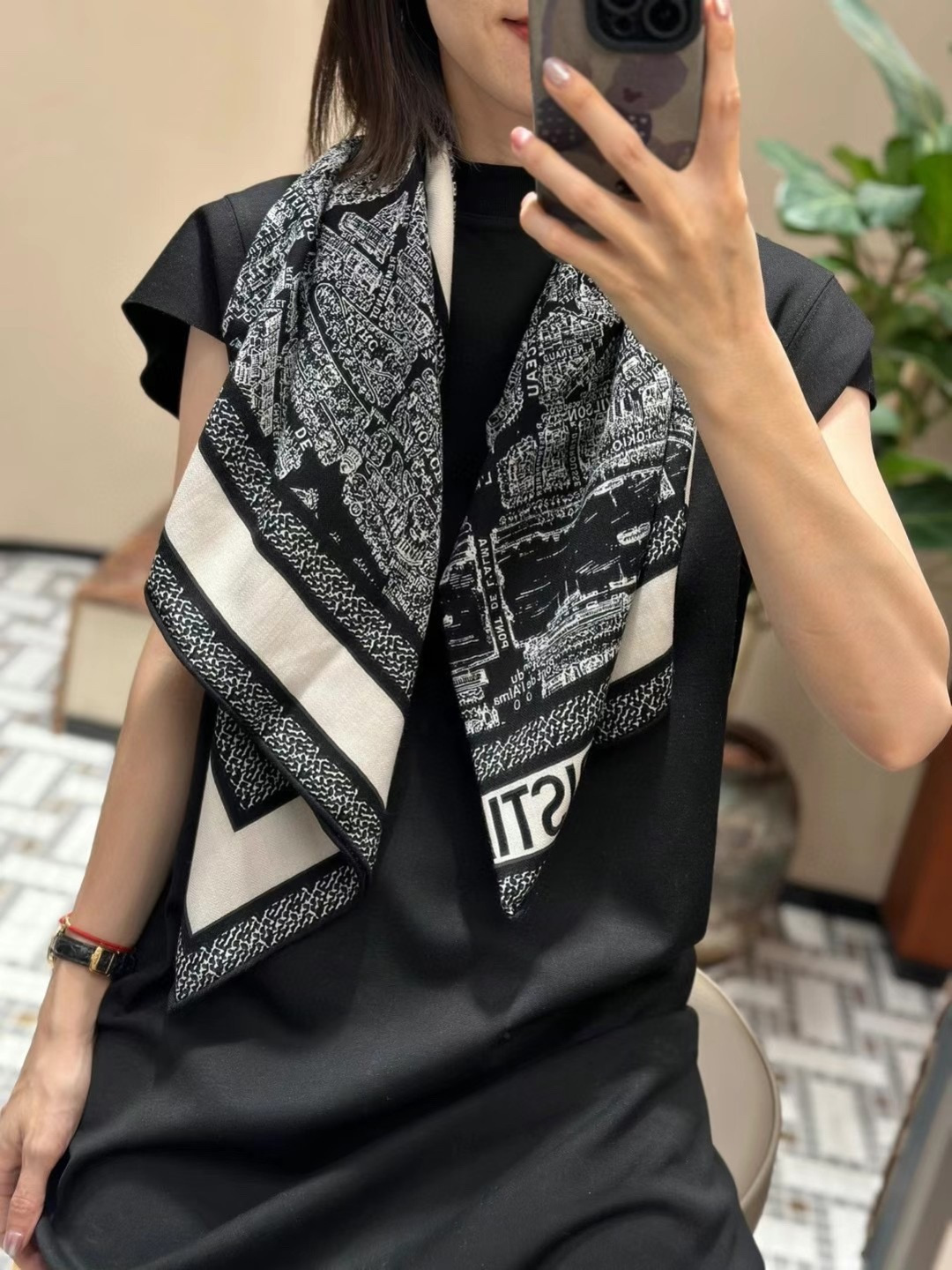 Dior ❤【️巴黎地图】黄金尺寸110*110双面同色丝绒方巾 不爱140繁复尺寸的姐妹可以选择110