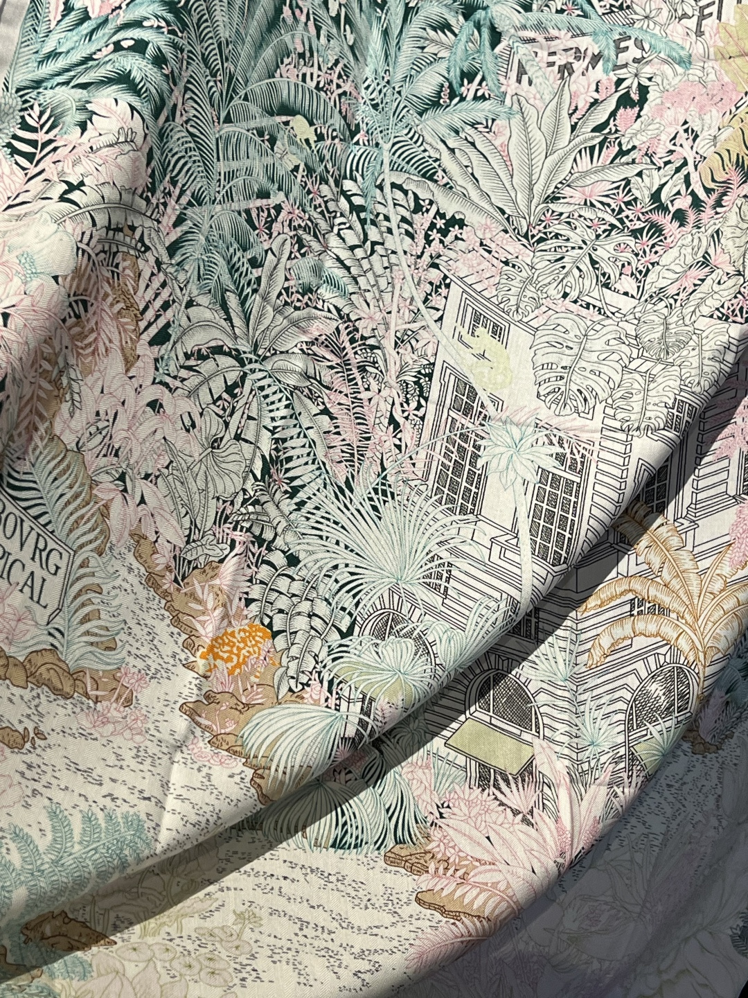 【双面同色】极品Hermes殿堂级御用推荐❗️最好的品质，美炸了哦~【训练典藏方巾】。高端丝绒方巾‼️简