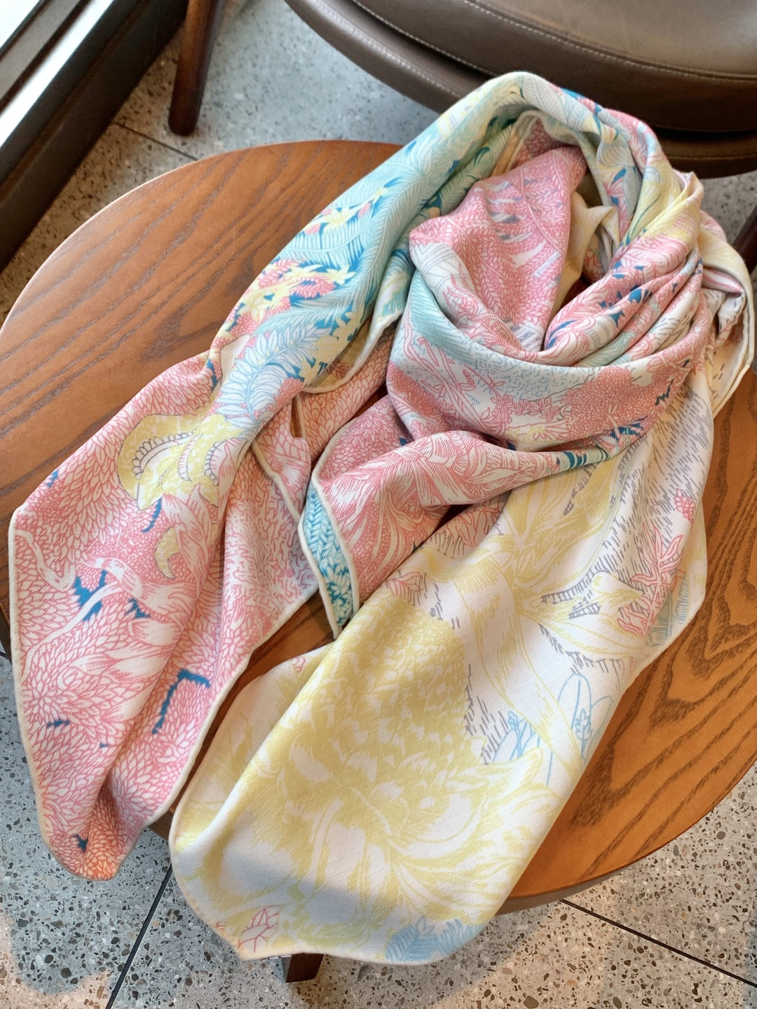 【双面同色】极品Hermes殿堂级御用推荐❗️最好的品质，美炸了哦~【训练典藏方巾】。高端丝绒方巾‼️简