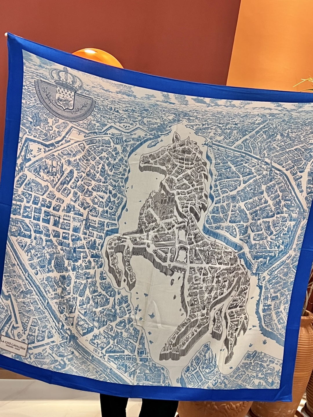 爱马仕～秋冬搭配利器❗️顶级双面同色 版真丝羊绒披肩！！1条等于2条】点睛精彩，图案和配色都超级喜欢，又