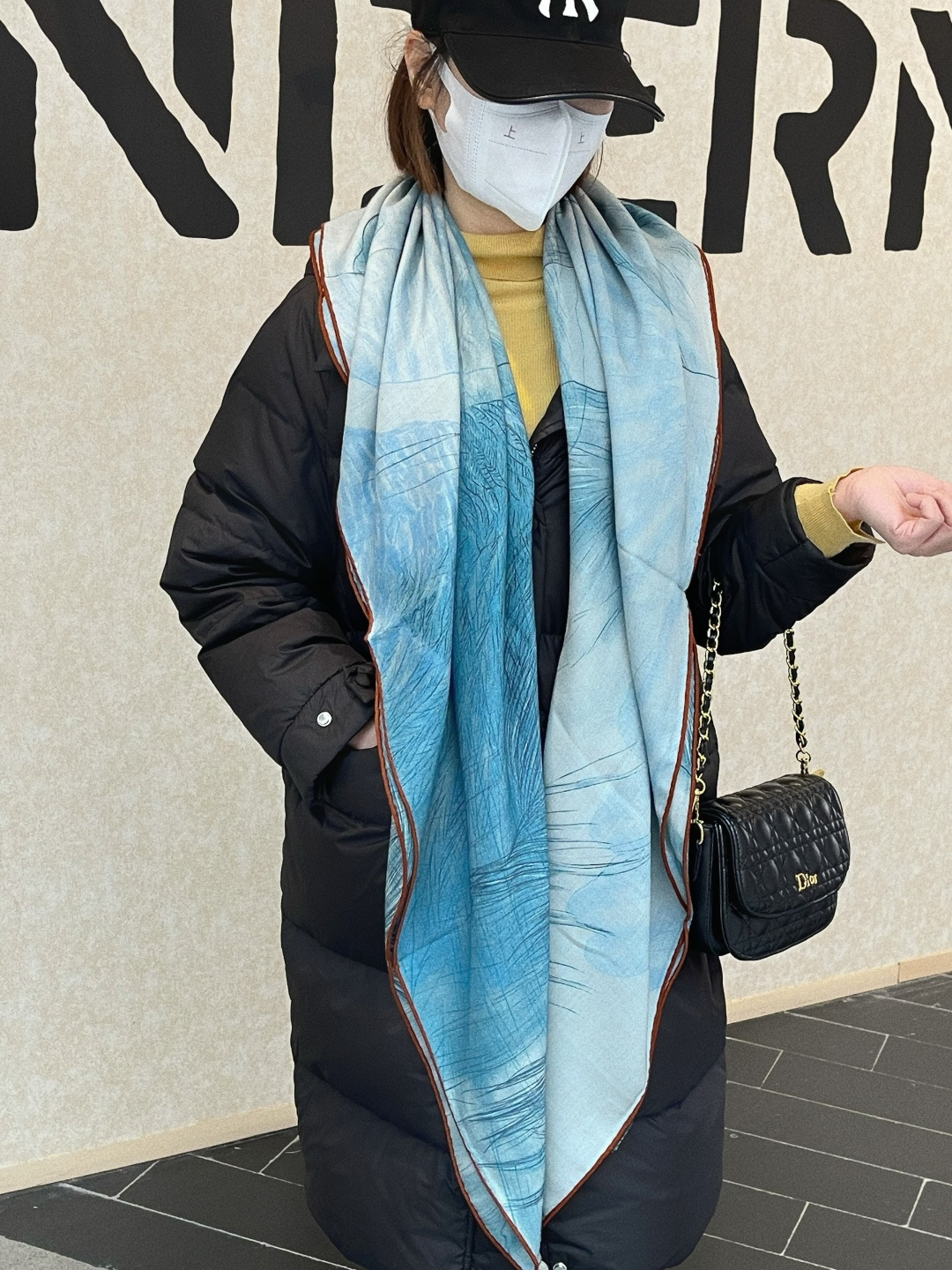 爱马仕～秋冬搭配利器❗️顶级双面同色 版真丝羊绒披肩！！1条等于2条】点睛精彩，图案和配色都超级喜欢，又