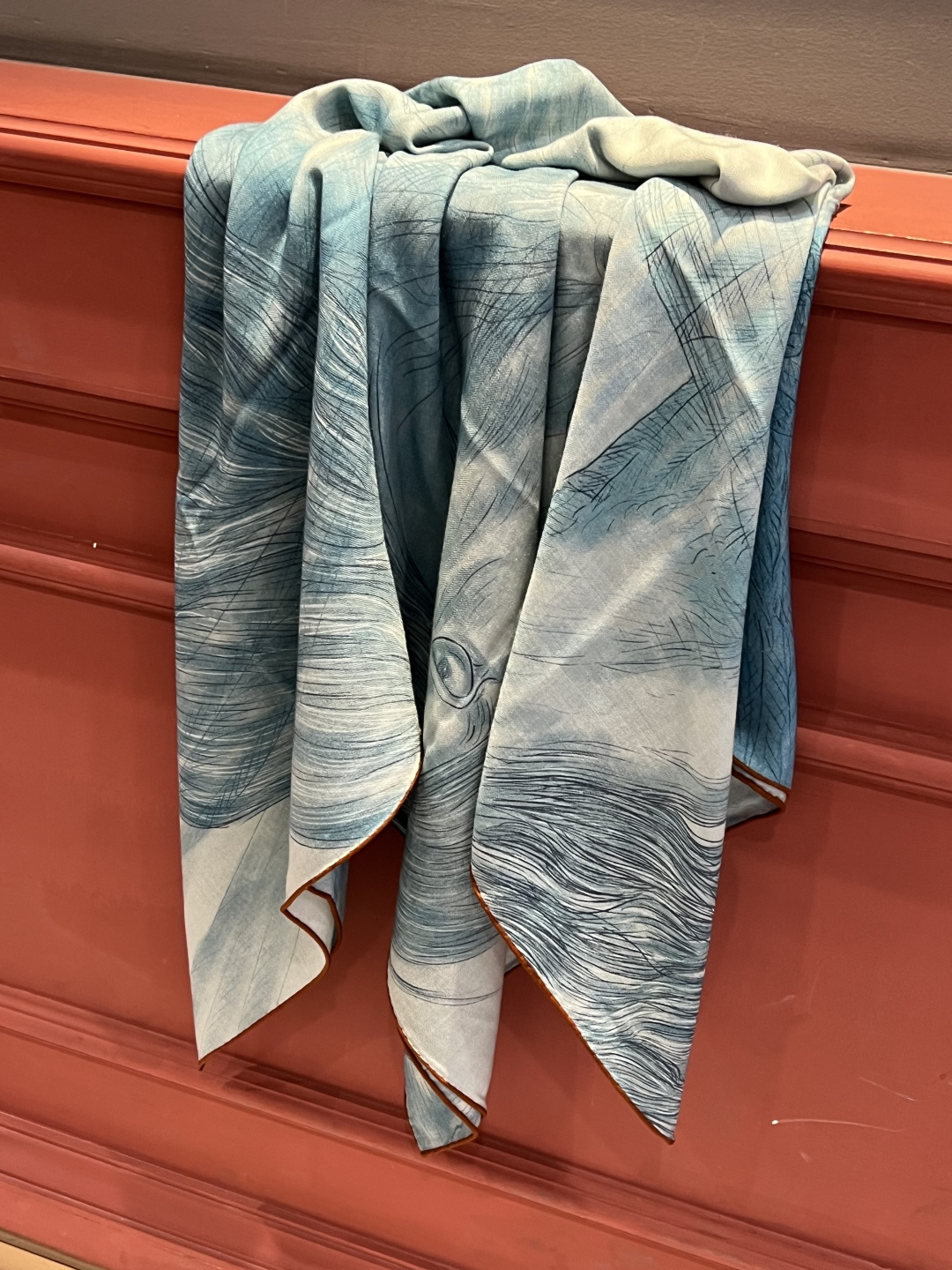 爱马仕～秋冬搭配利器❗️顶级双面同色 版真丝羊绒披肩！！1条等于2条】点睛精彩，图案和配色都超级喜欢，又