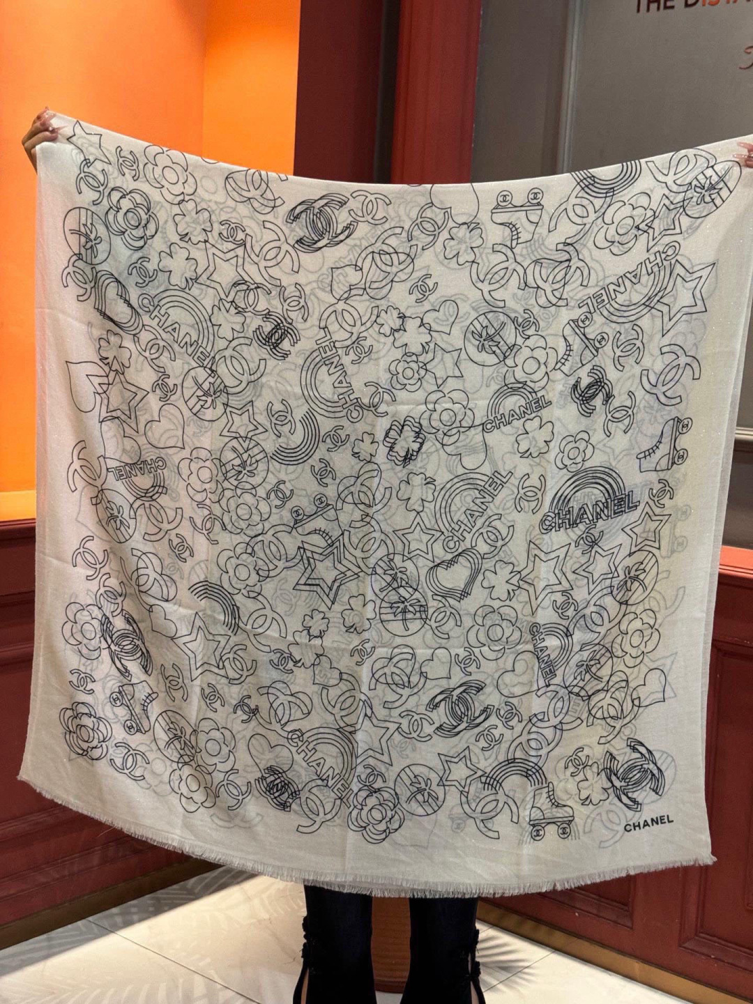 上新🌟 会发光发亮的围巾 💄💋新款客供银线💖羊绒面料长巾 😘美翻了[流泪]【小香银线图标】，御用殿堂级极