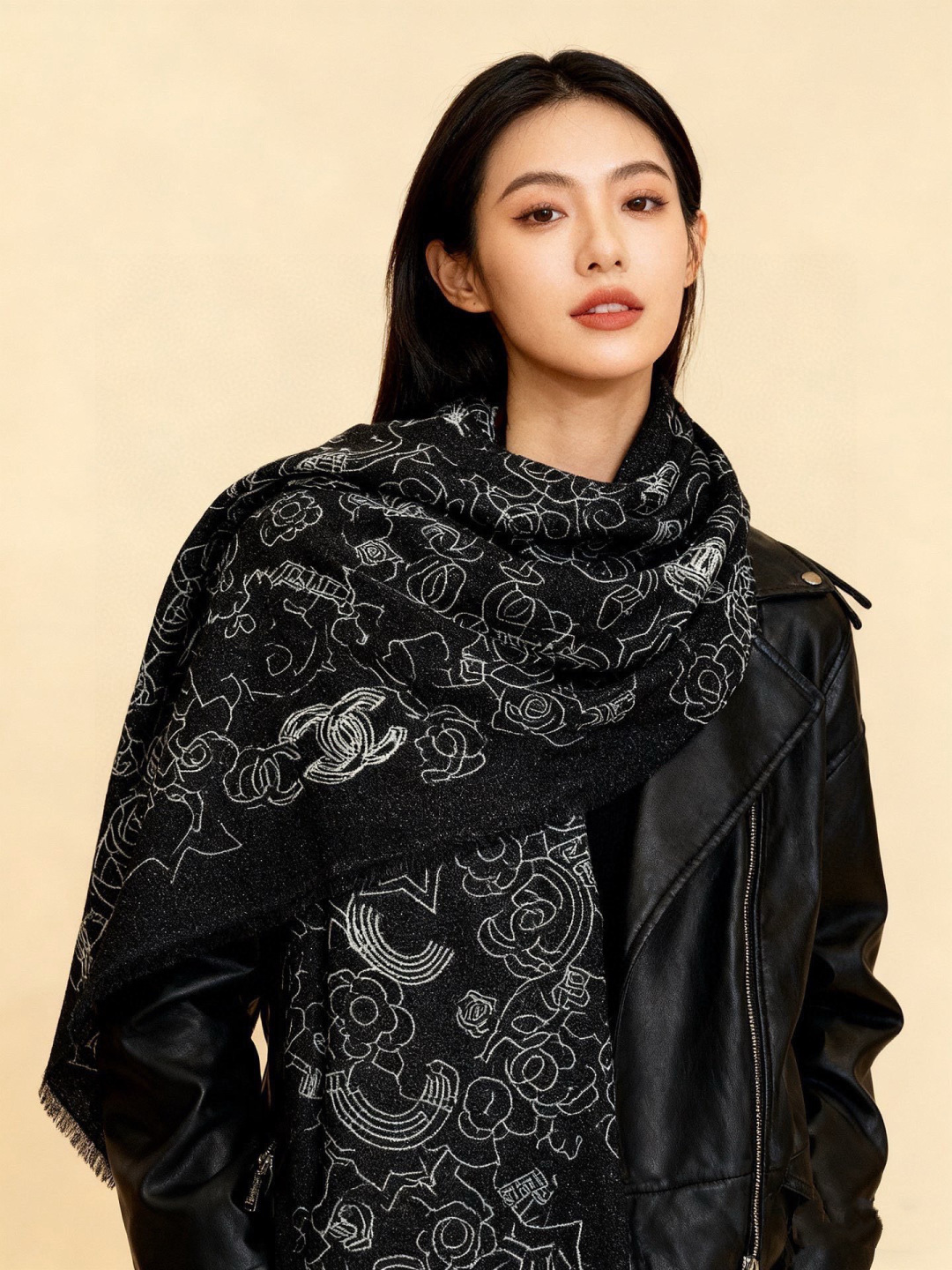 上新🌟 会发光发亮的围巾 💄💋新款客供银线💖羊绒面料长巾 😘美翻了[流泪]【小香银线图标】，御用殿堂级极