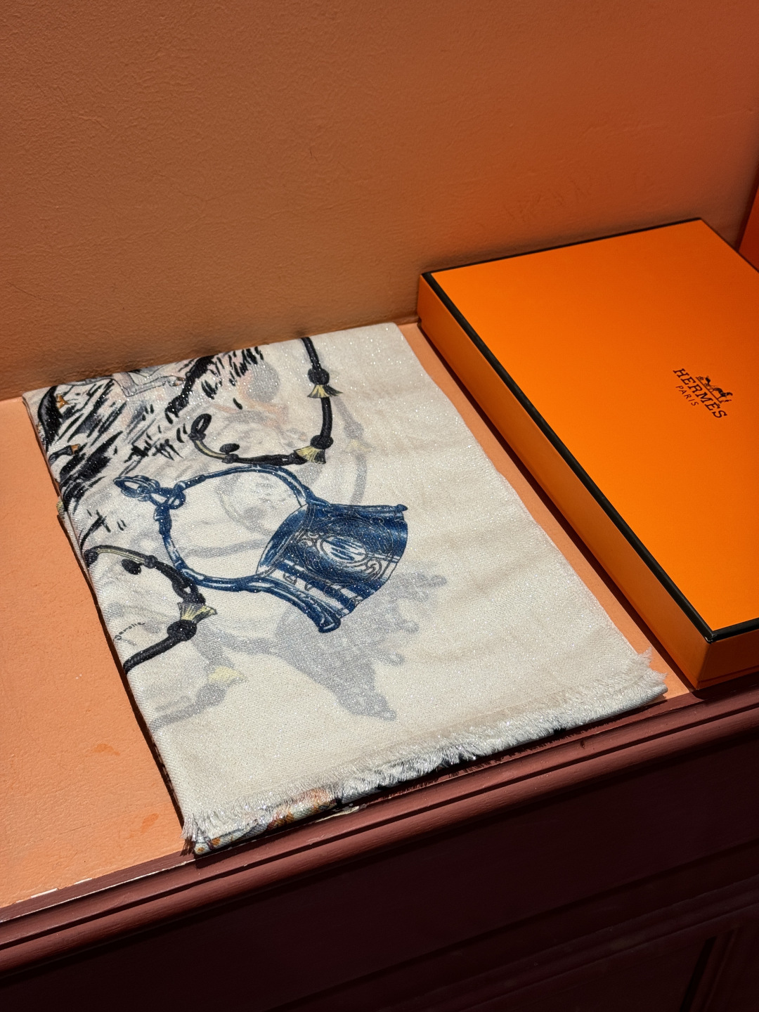 会发光发亮的围巾 新款🆕🏇🏇买了都说好看‼️推荐💕顶级工艺超值‼️爱马仕专柜爆款🎁💟立体呈现图案纹路实物