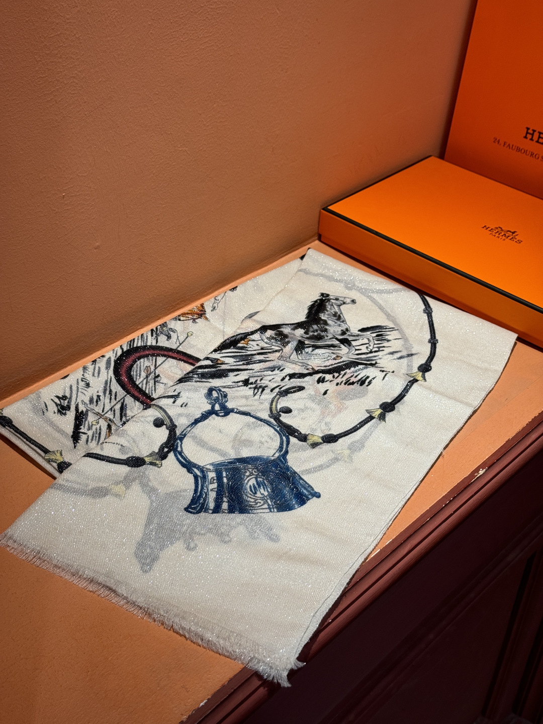 会发光发亮的围巾 新款🆕🏇🏇买了都说好看‼️推荐💕顶级工艺超值‼️爱马仕专柜爆款🎁💟立体呈现图案纹路实物